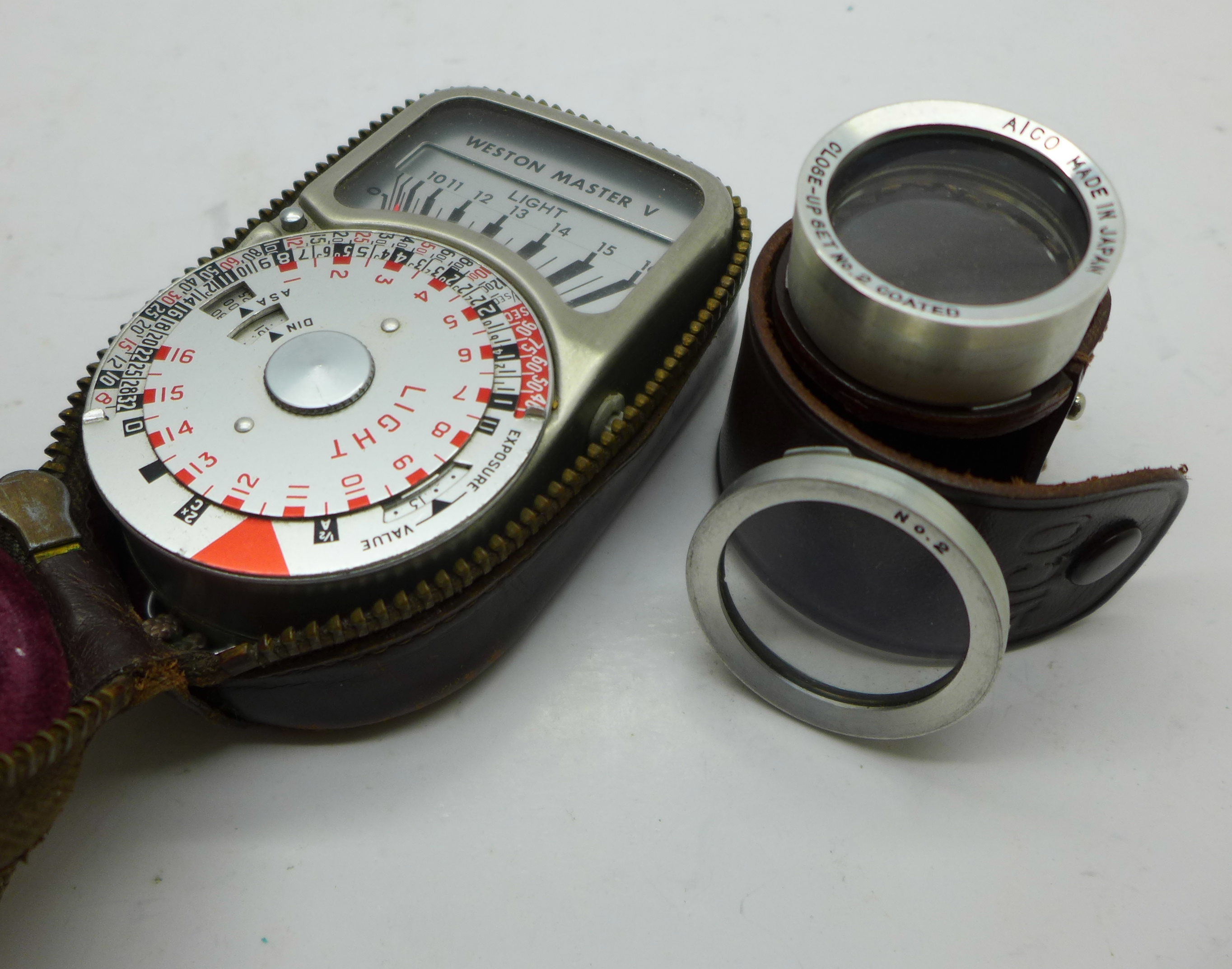 A Microcord camera, 77.5mm, f/3.2, Ross, London, and a light meter - Image 3 of 4