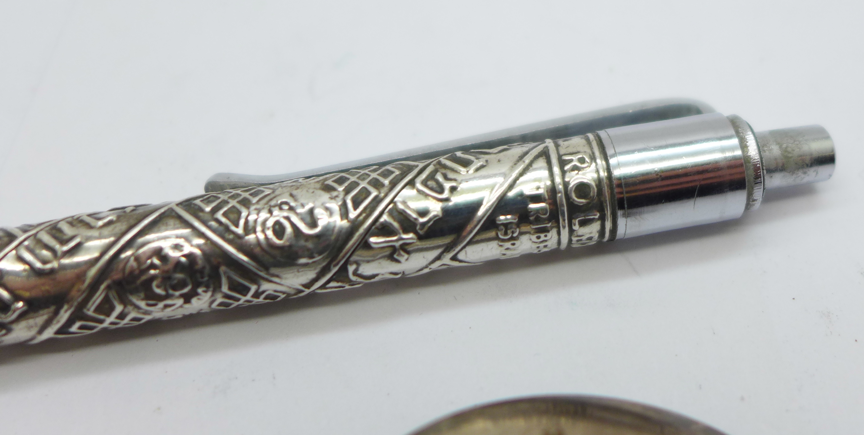 A sterling silver ballpoint pen, marked 'made in Israel' and 'Rolex', and two Rolex spoons - Bild 5 aus 5