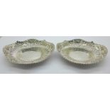 A pair of silver dishes, London 1902, 191g