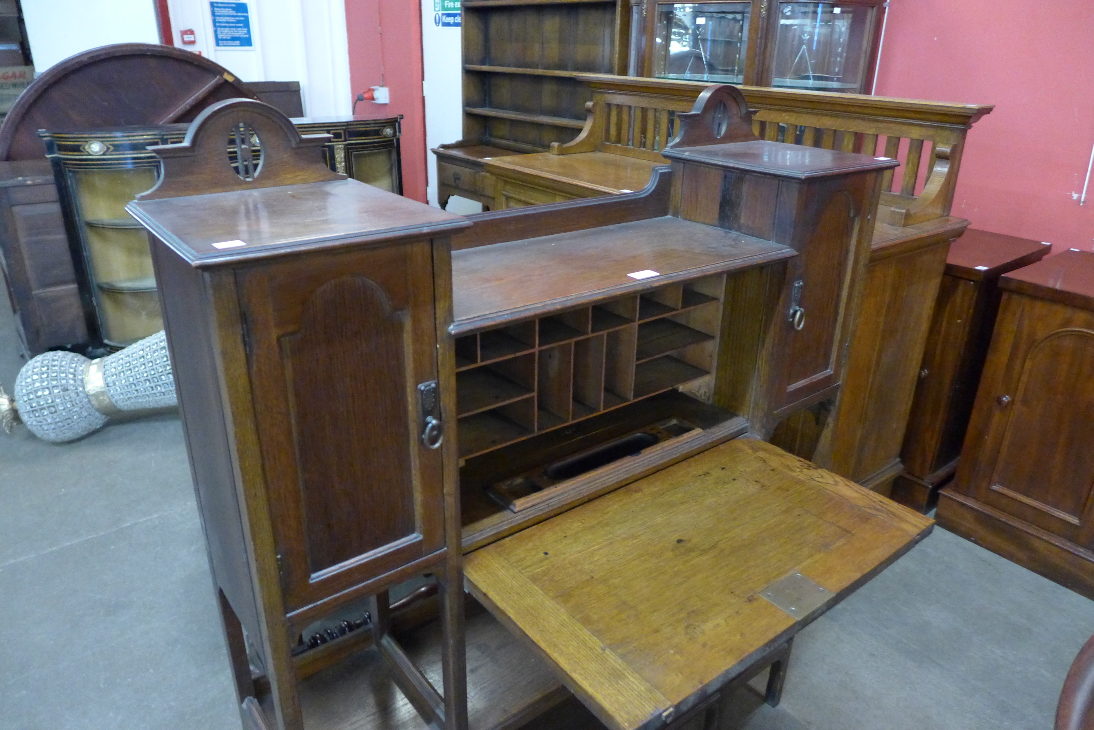 An Arts and Crafts oak bureau bookcase - Image 3 of 3