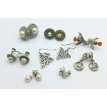 Eight pairs of silver earrings, 31g