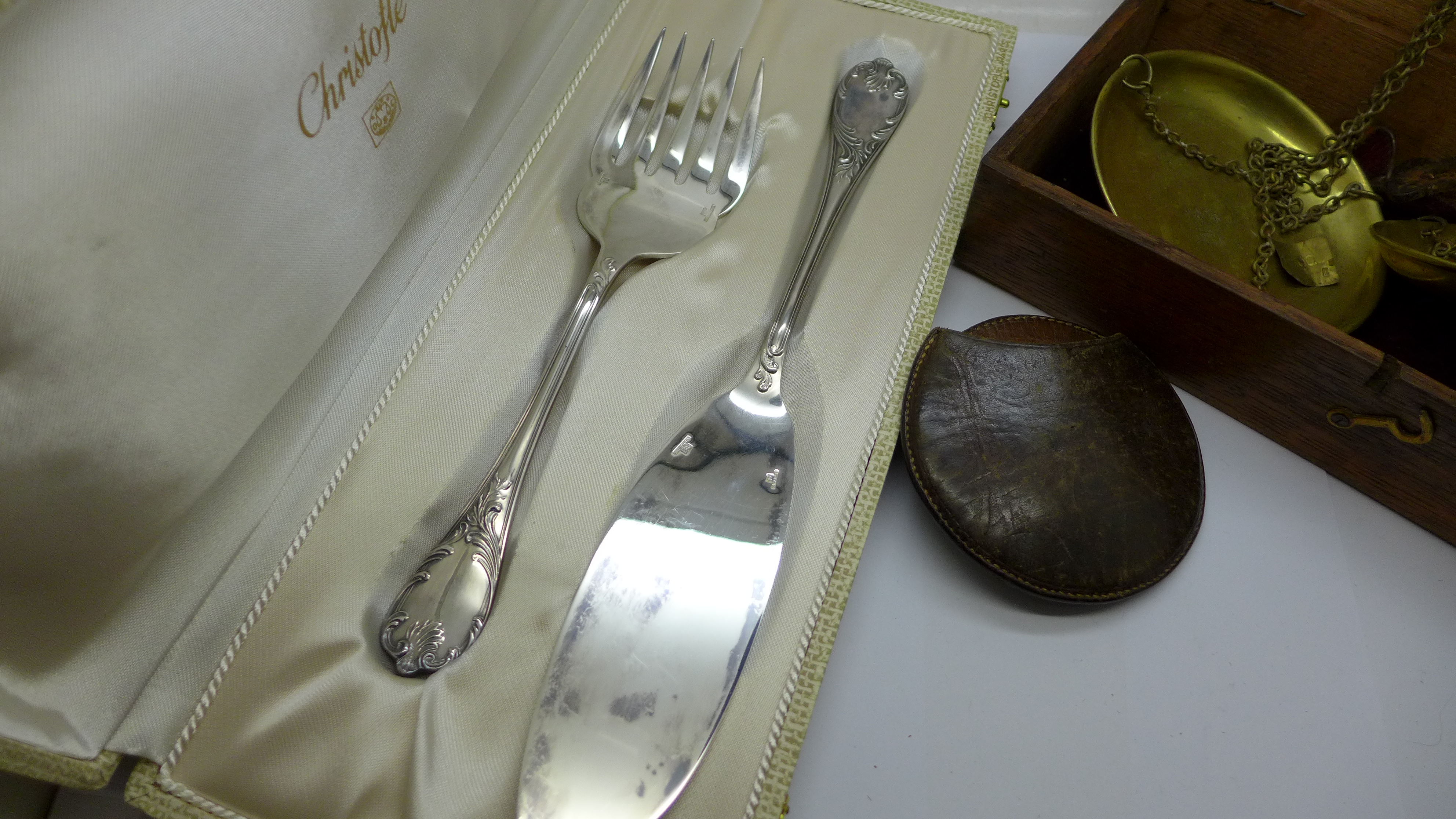 A Christofle serving set, a set of scales, boxed and a leather coin holder - Image 3 of 3