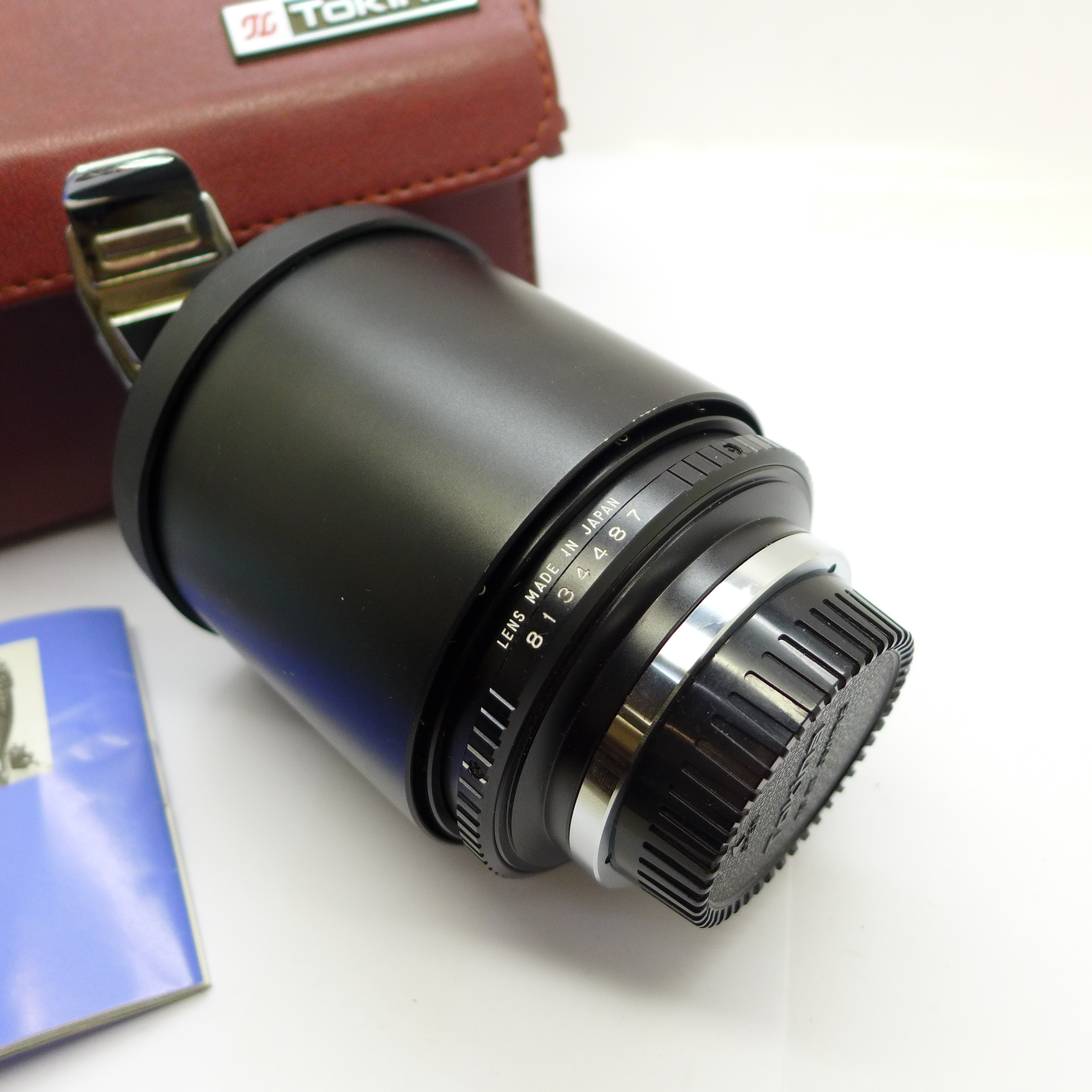 An Olympus f1:8 500mm PK Mount Tokina lens, Tokina caps hood case, three filters and booklets - Bild 2 aus 4