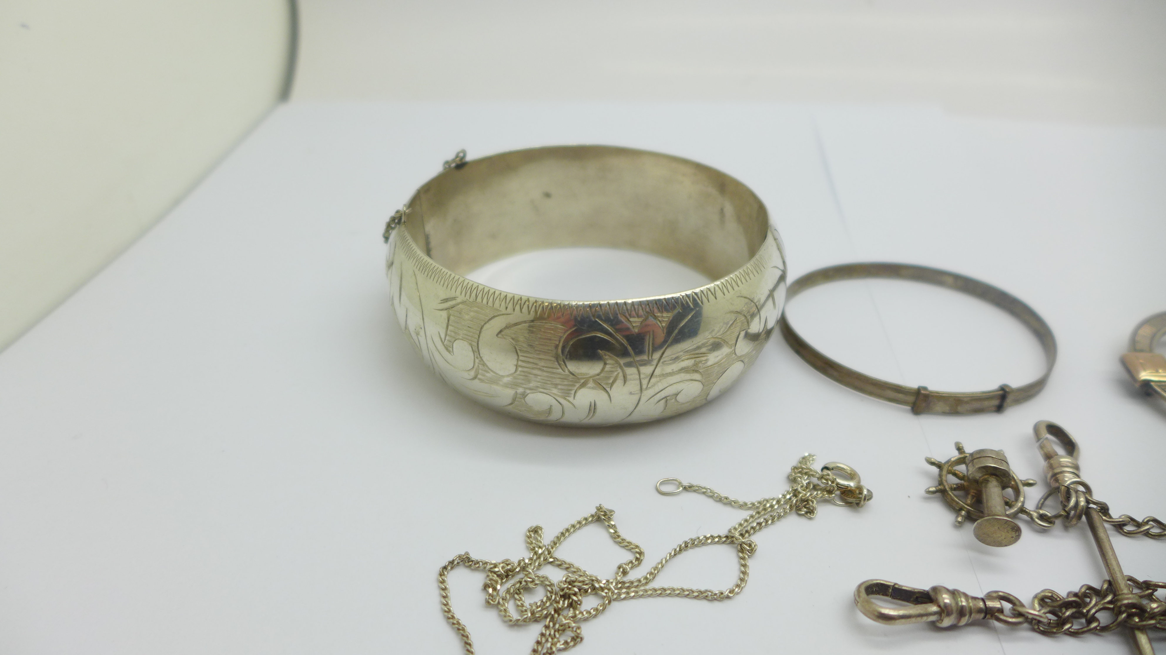 Silver jewellery including a Scottish brooch and a locket with gold applied decoration, 120g - Bild 3 aus 6