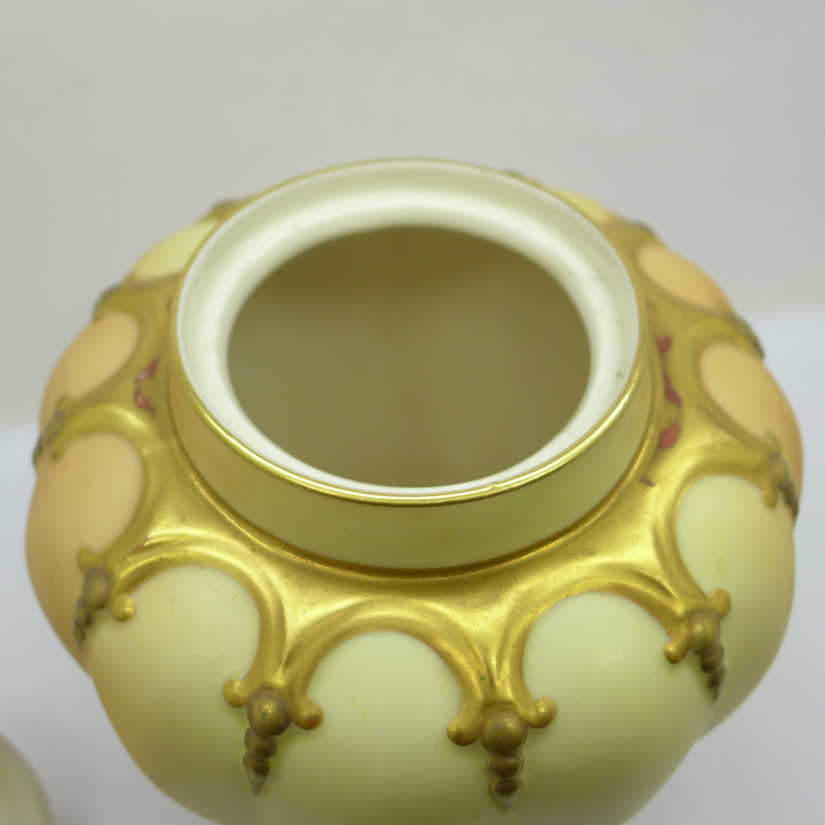 A Royal Worcester blush ivory pot pourri with two covers - Image 5 of 6