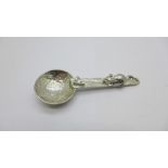 A novelty white metal spoon with mouse and cheese, 28g