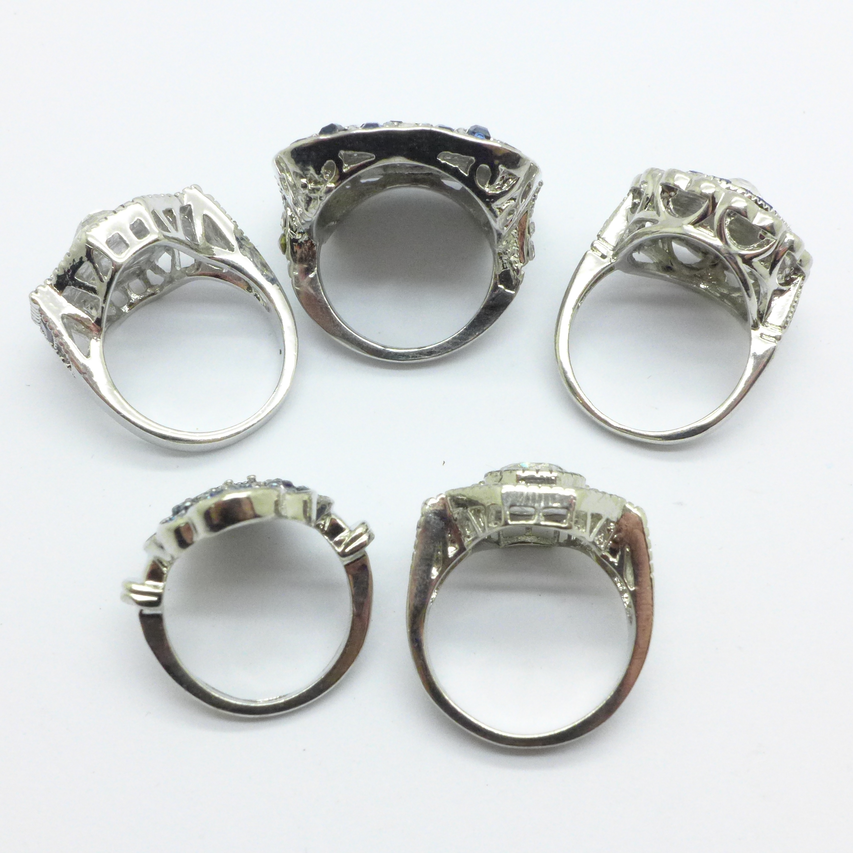 Five Art Deco style dress rings, J and 4 x L - Bild 3 aus 3