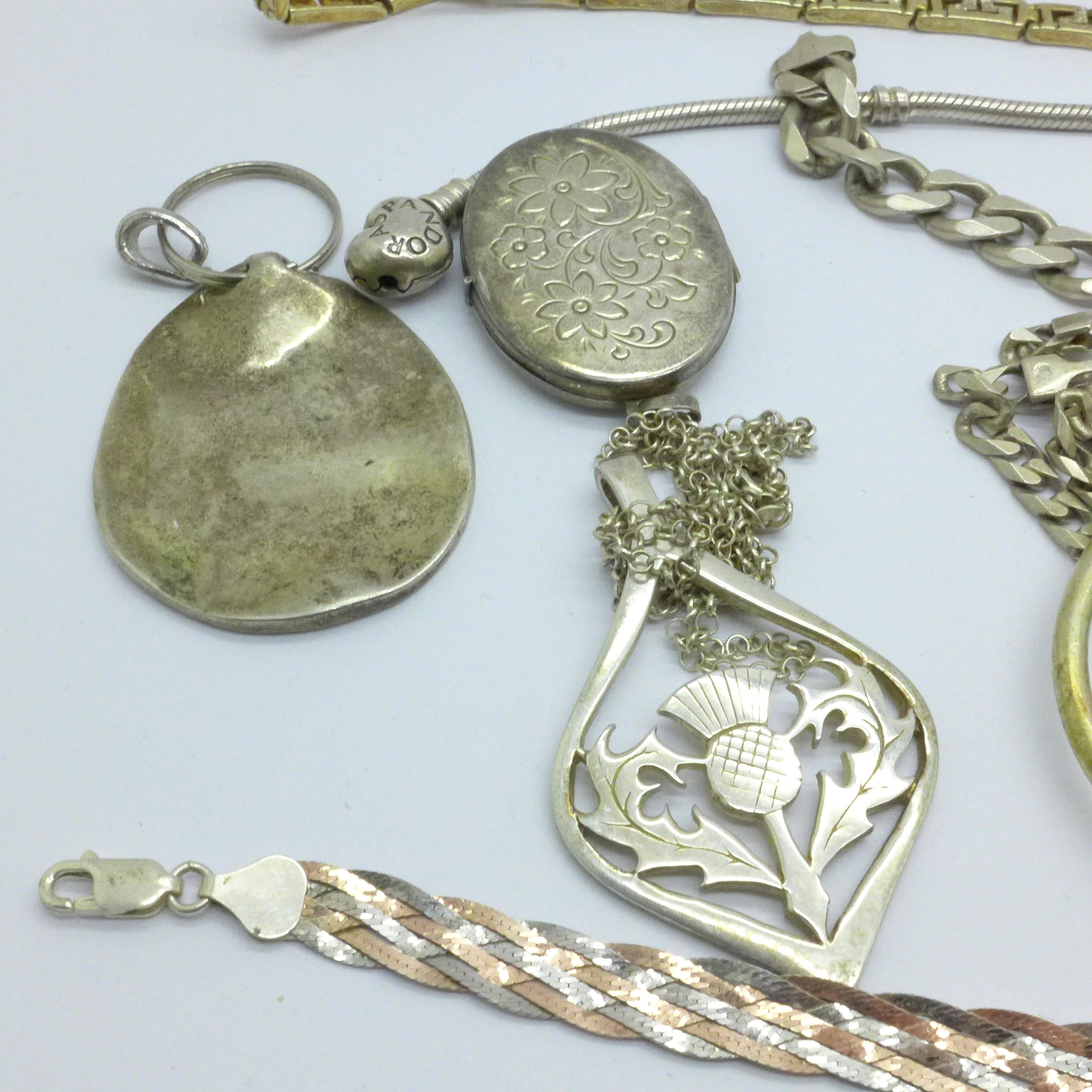A collection of silver jewellery, 140g, (bracelet requires fastener) - Bild 2 aus 3