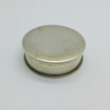 A silver circular pill box, Chester 1965, 14g