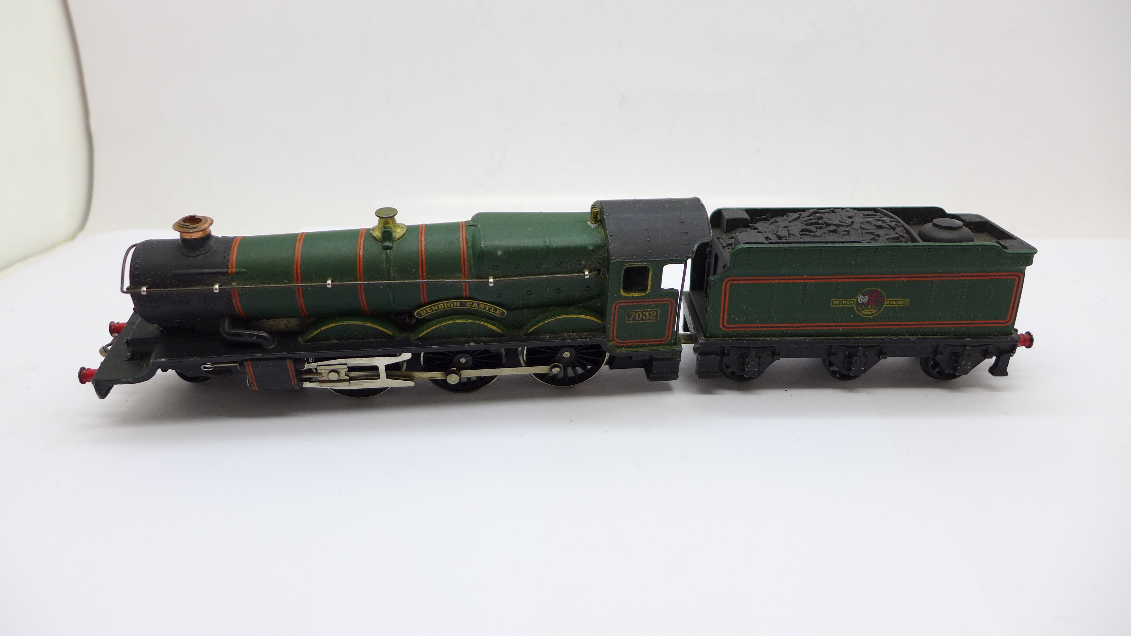 A Hornby Dublo Denbigh Castle 4-6-0 steam locomotive and tender