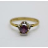 A 9ct gold and garnet ring, 1.5g, M
