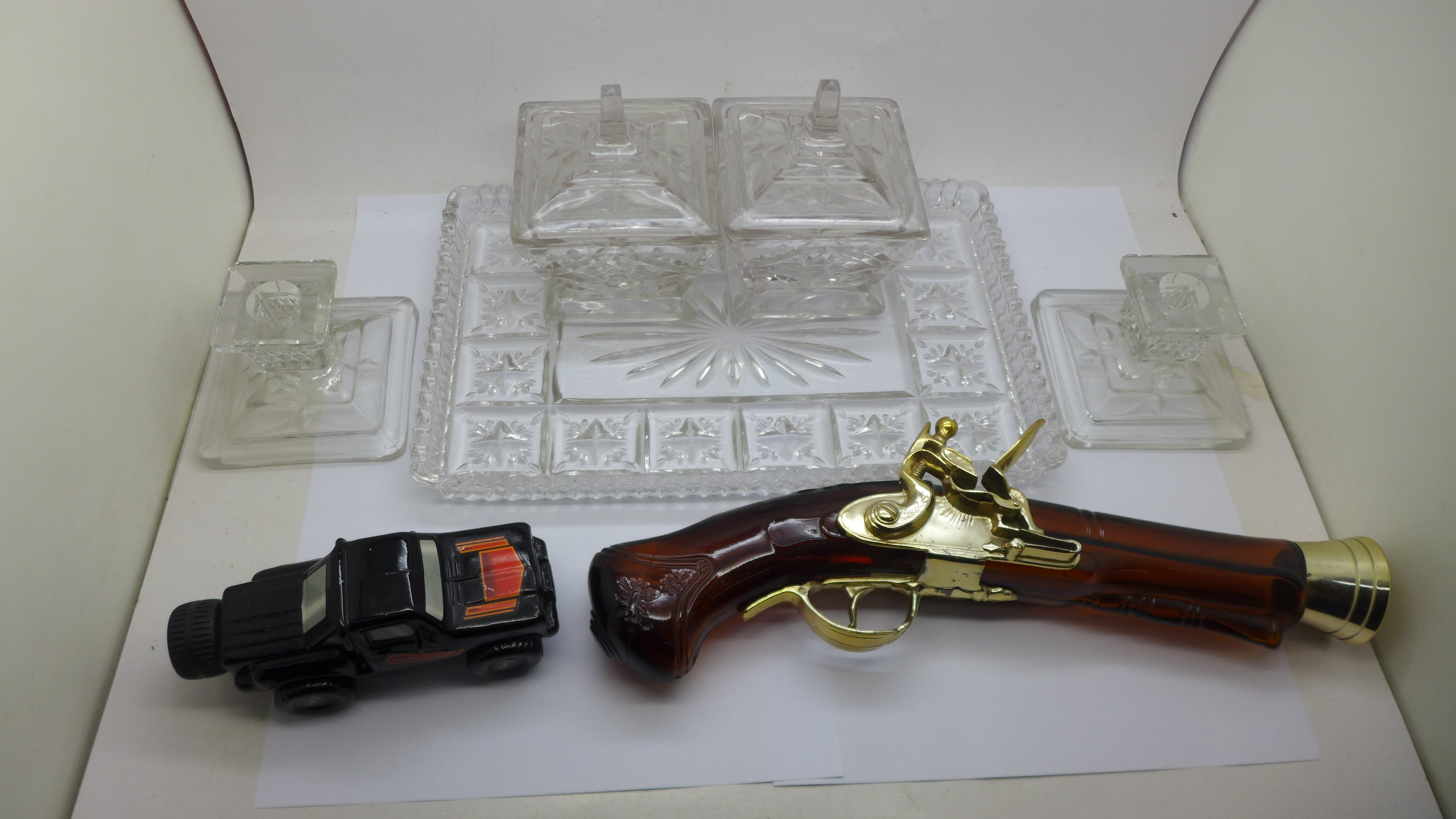 Two Avon novelty perfume bottles in the form of a car and a pistol, and a glass tray set - Image 2 of 5