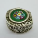 A silver fretwork pot with millefiori inlaid lid, 33mm, 15g