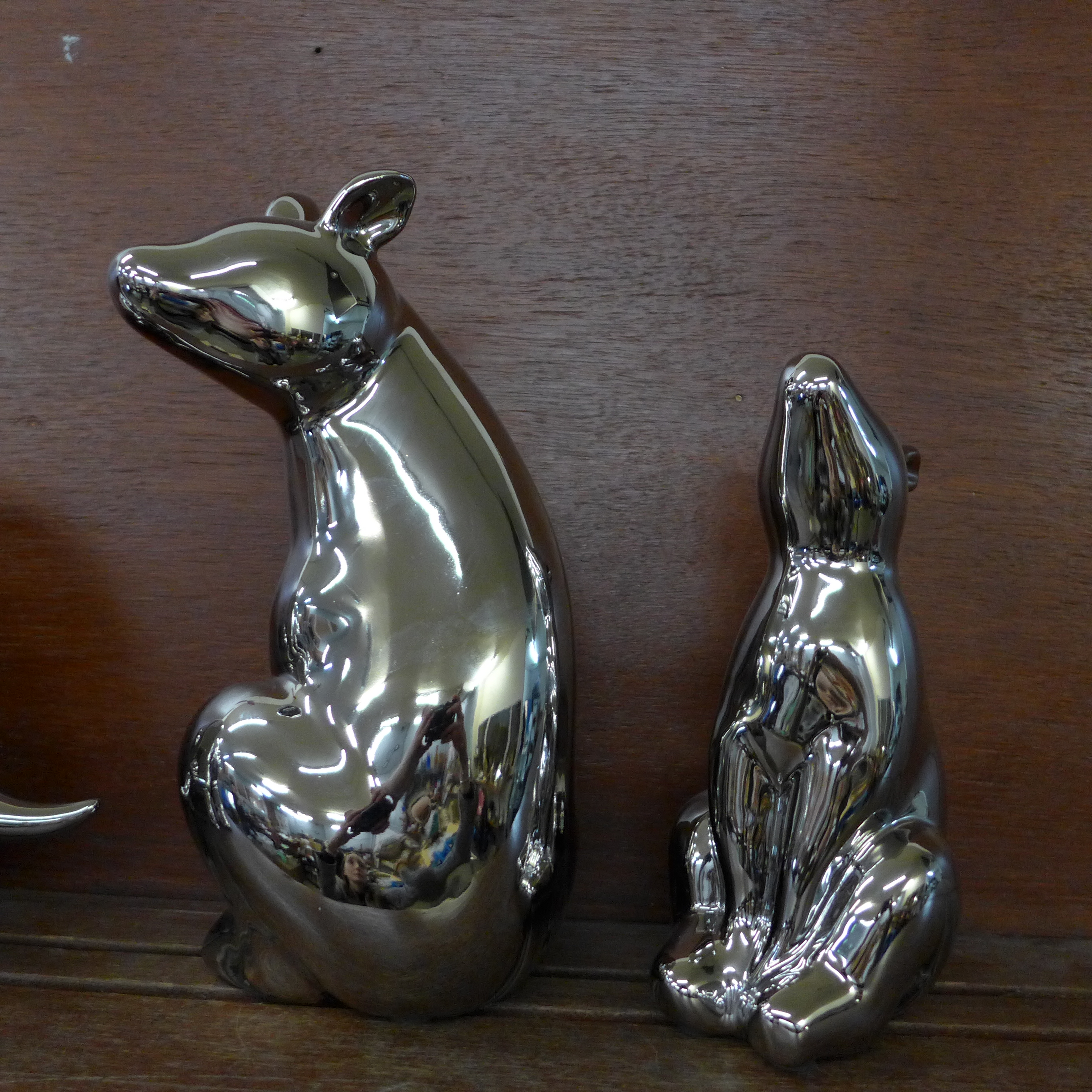 Three pottery and chrome finish animals; two bears and a bull - Bild 2 aus 3