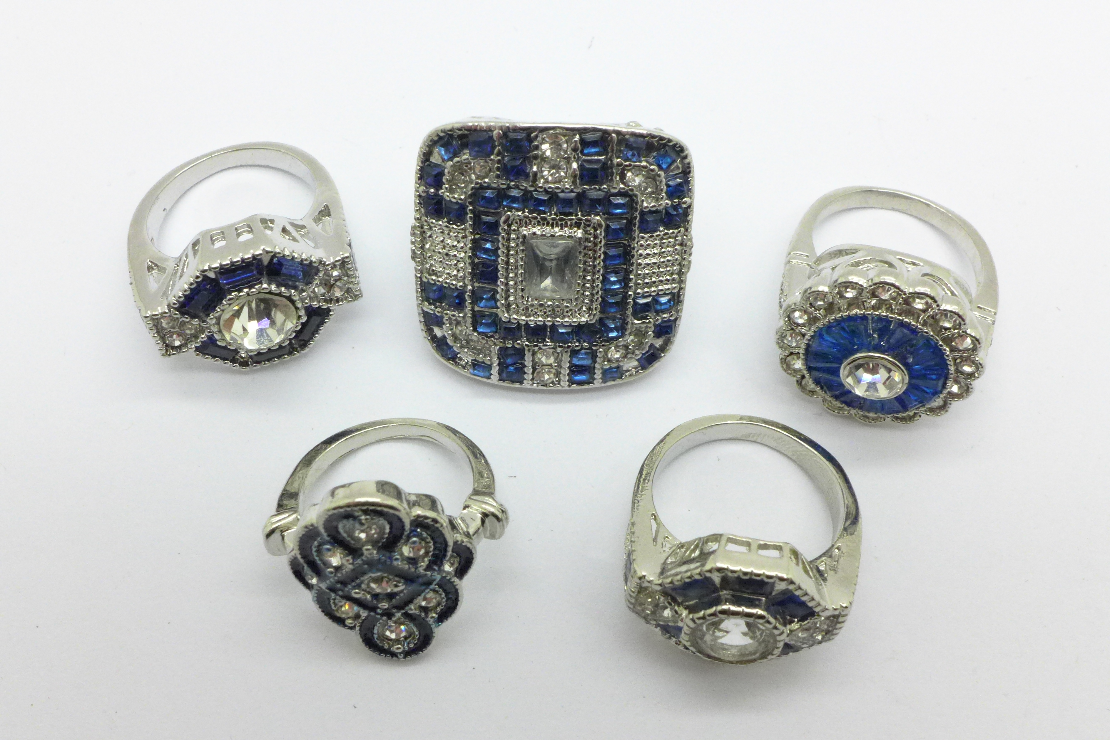 Five Art Deco style dress rings, J and 4 x L - Bild 2 aus 3