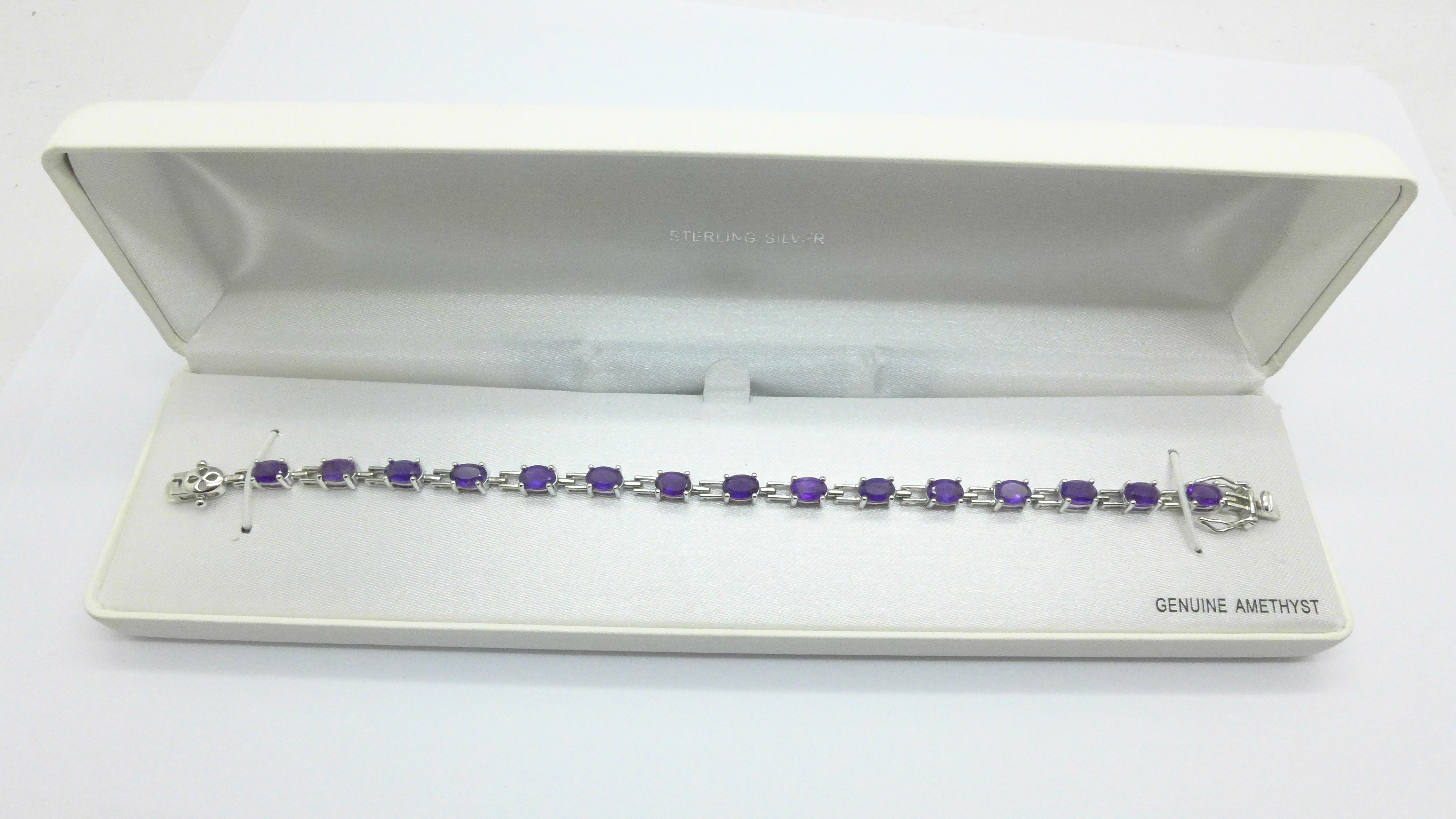 An amethyst and silver bracelet in original box - Bild 4 aus 4