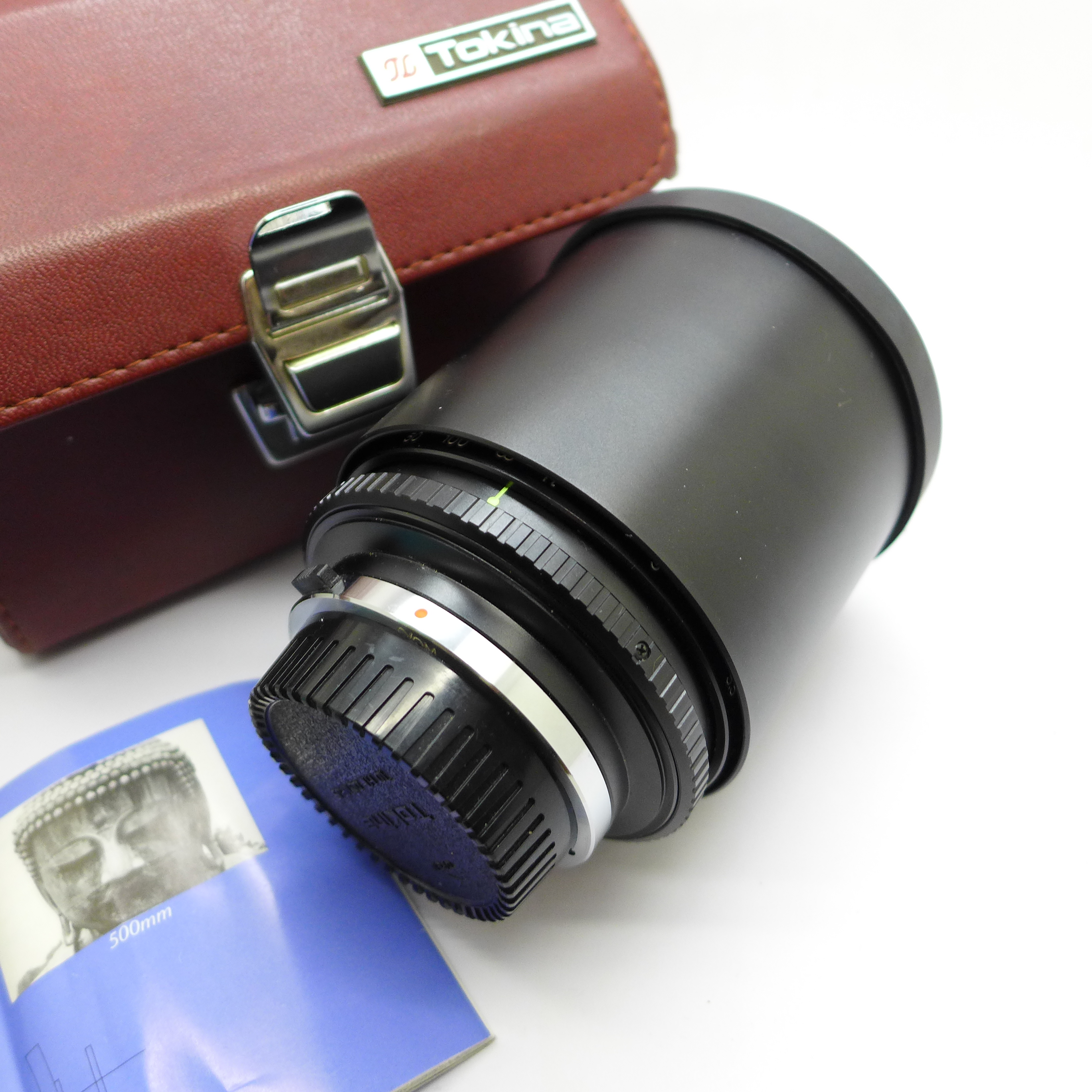 An Olympus f1:8 500mm PK Mount Tokina lens, Tokina caps hood case, three filters and booklets - Bild 3 aus 4