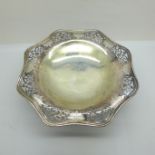 A silver bowl, marked Sterling 925, 275g
