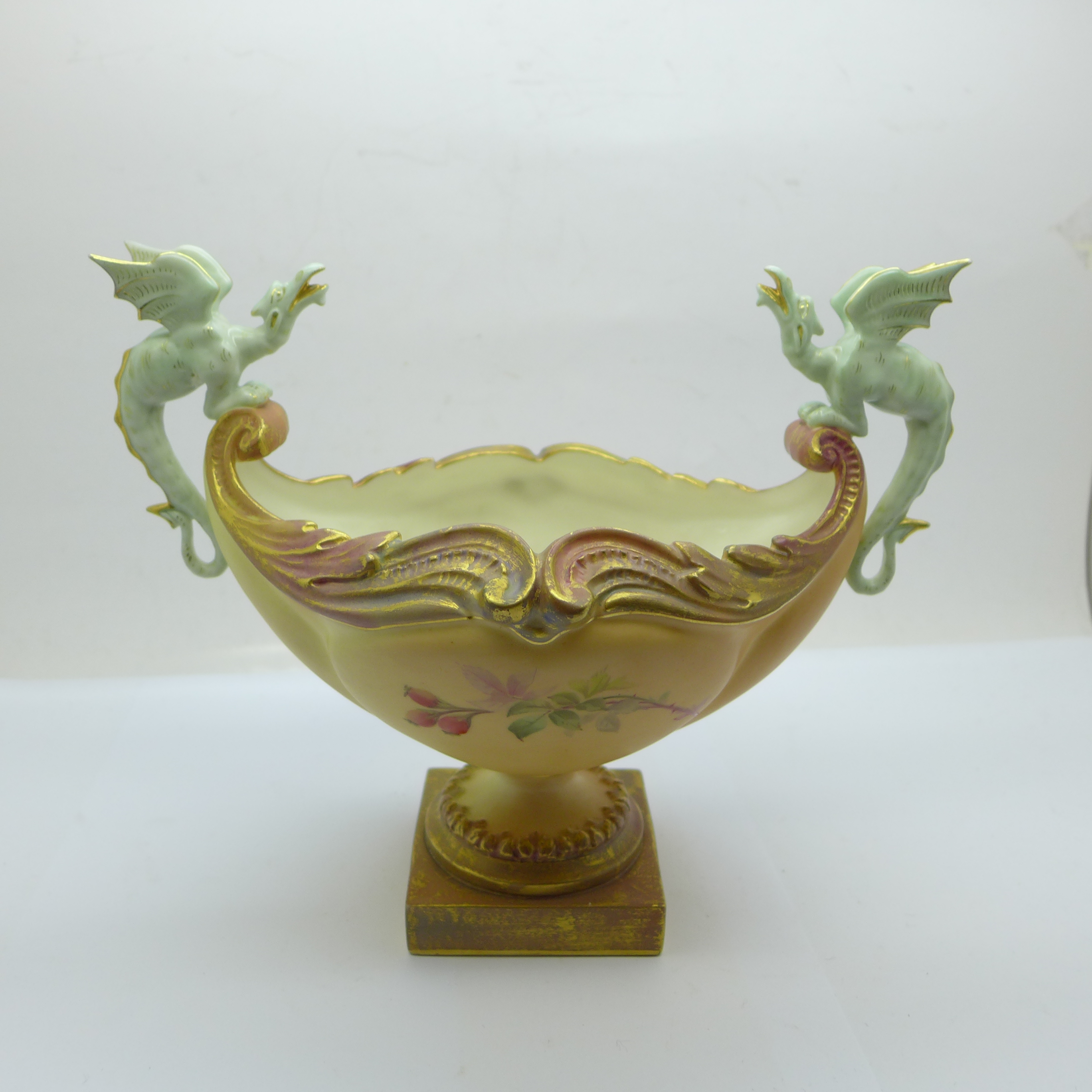 A Royal China Works Worcester blush ivory sweetmeat dish with dragon handles, 17cm - Bild 2 aus 4