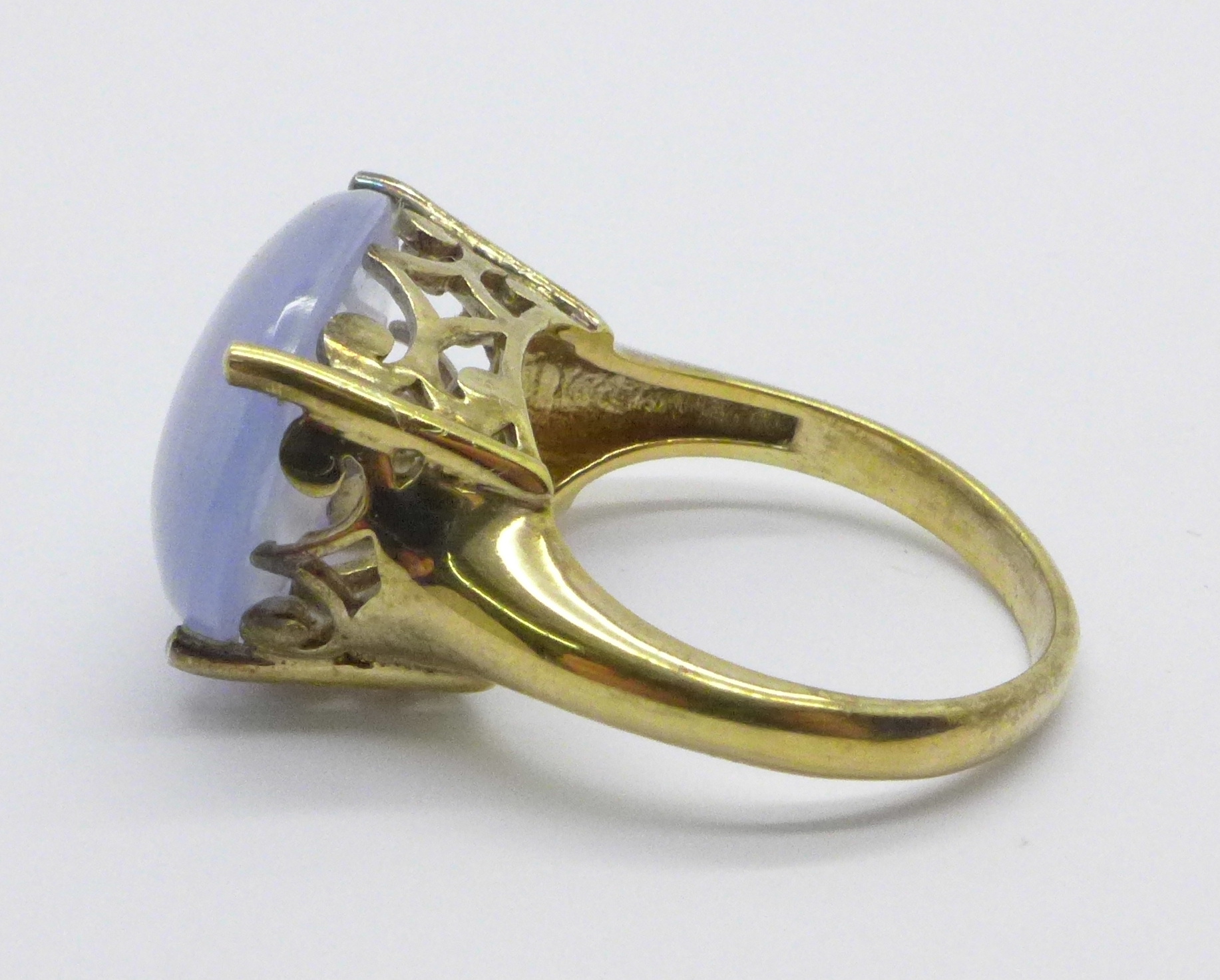 A silver gilt blue chalcedony ring, N - Image 2 of 4