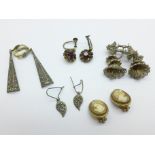 Five pairs of silver earrings, 26g