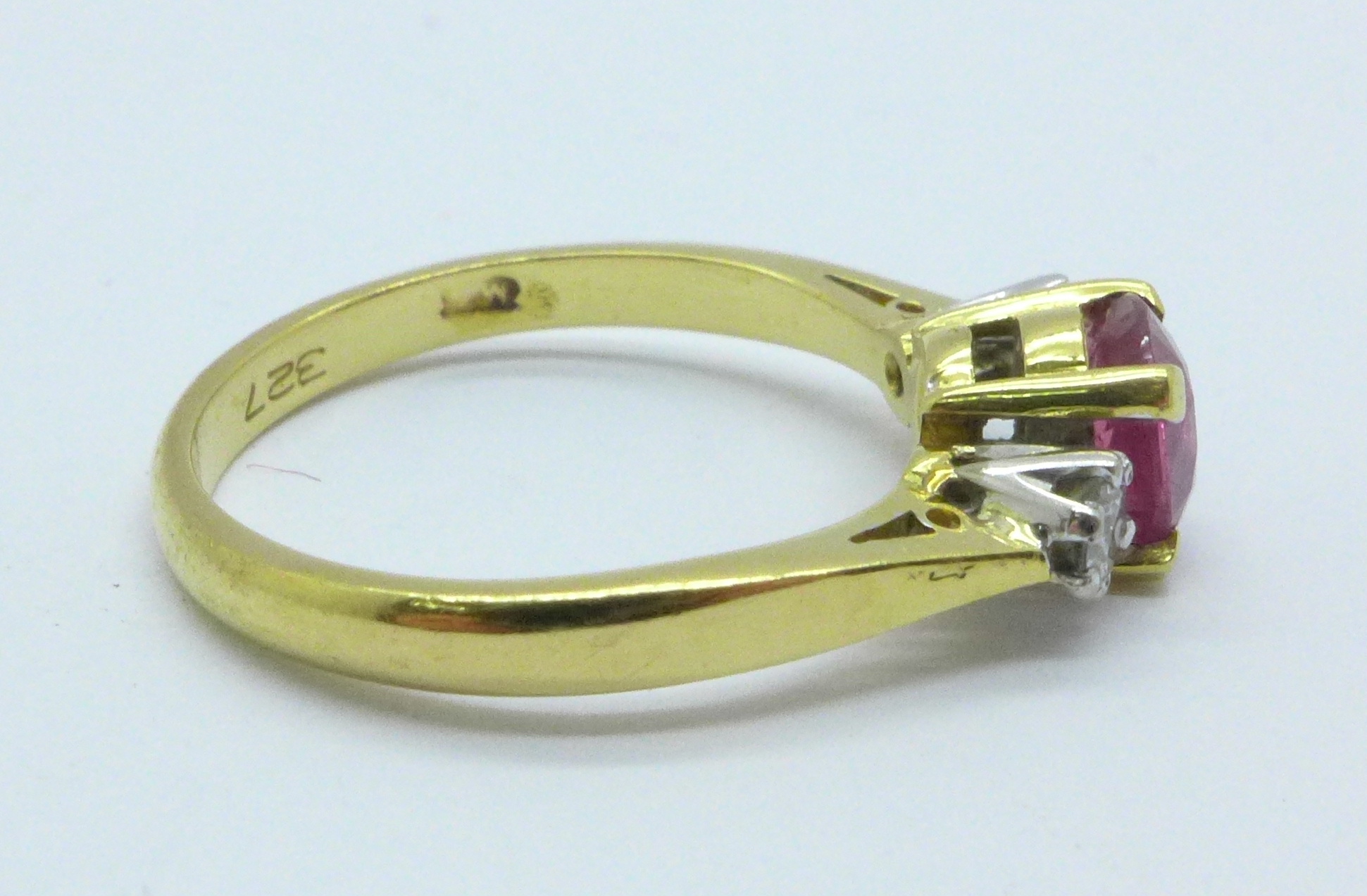 An 18ct ruby and diamond three stone ring, marked 18., 3.6g, M - Bild 3 aus 4