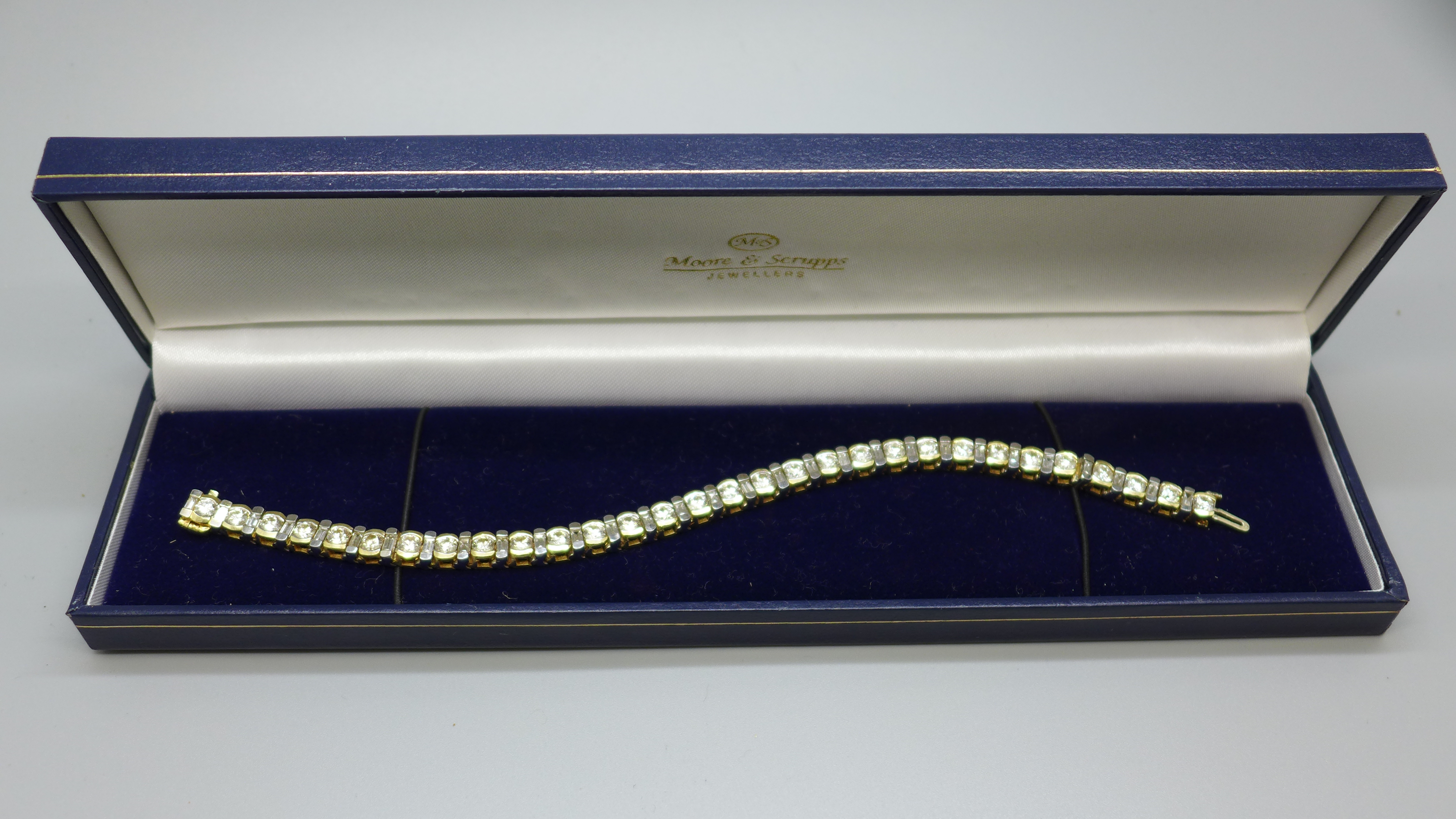 A 14k gold and diamond tennis bracelet with sixty diamonds, approximately 7ct diamond weight, 21.4g