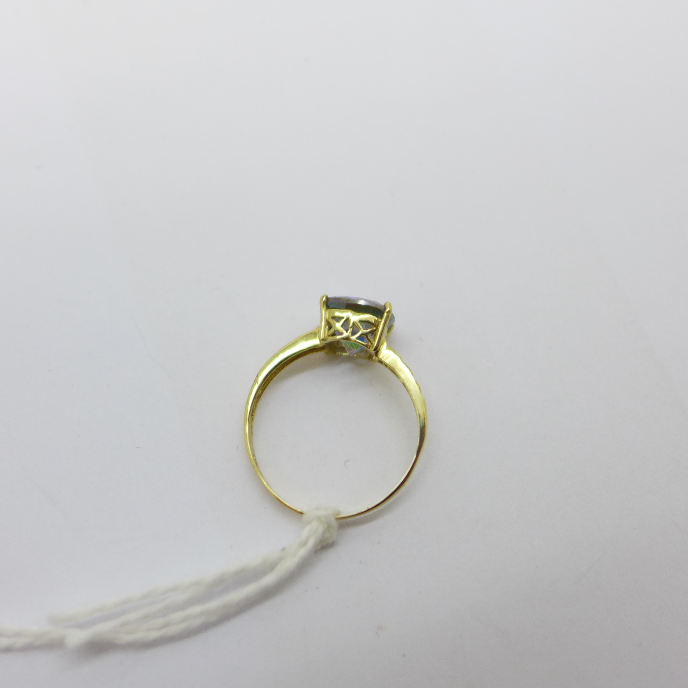 A 9ct gold and mystic topaz ring, 1.6g, N - Bild 3 aus 3