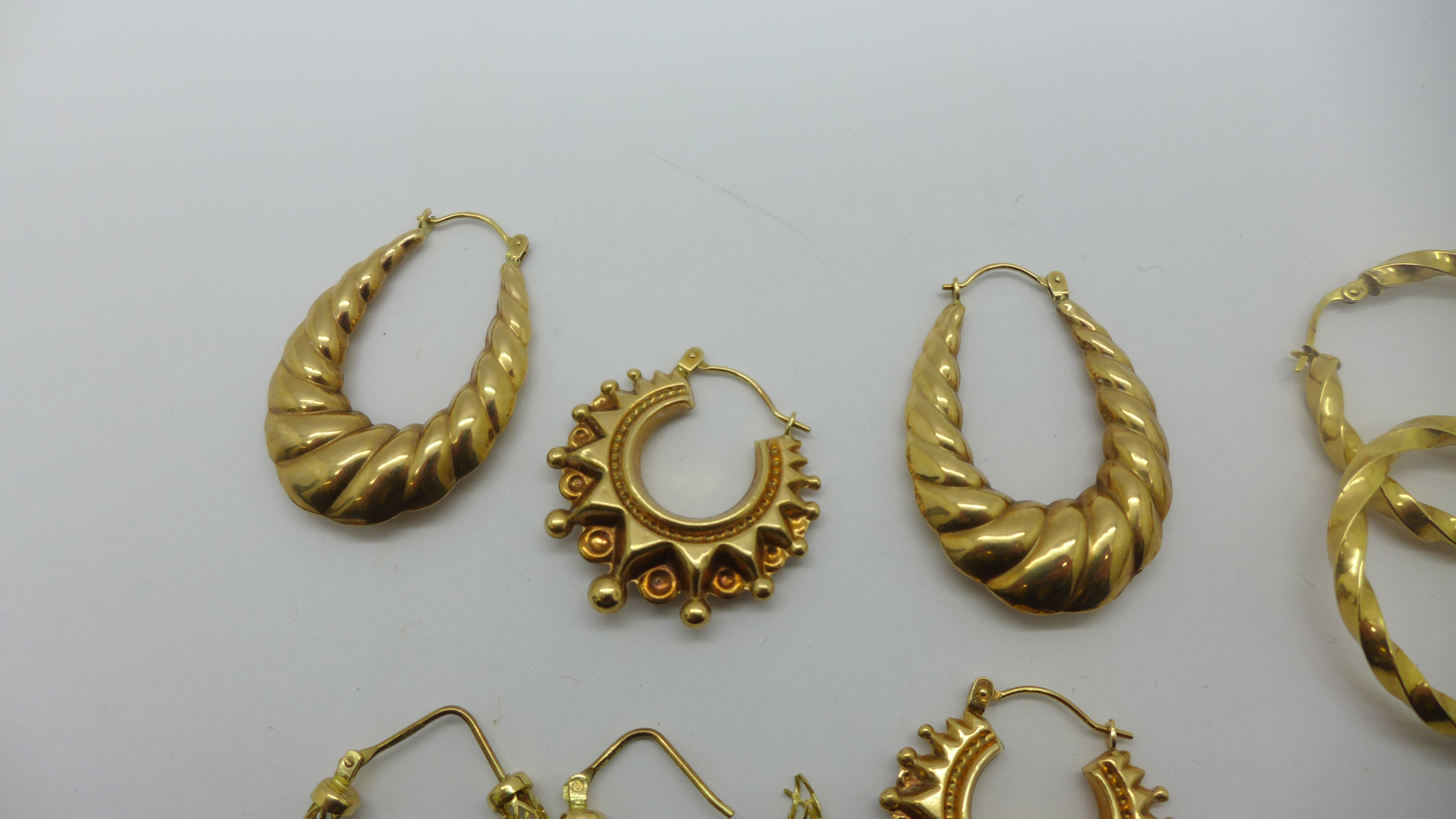 Four pairs of 9ct gold earrings, 9.1g, one pair a/f - Bild 2 aus 3