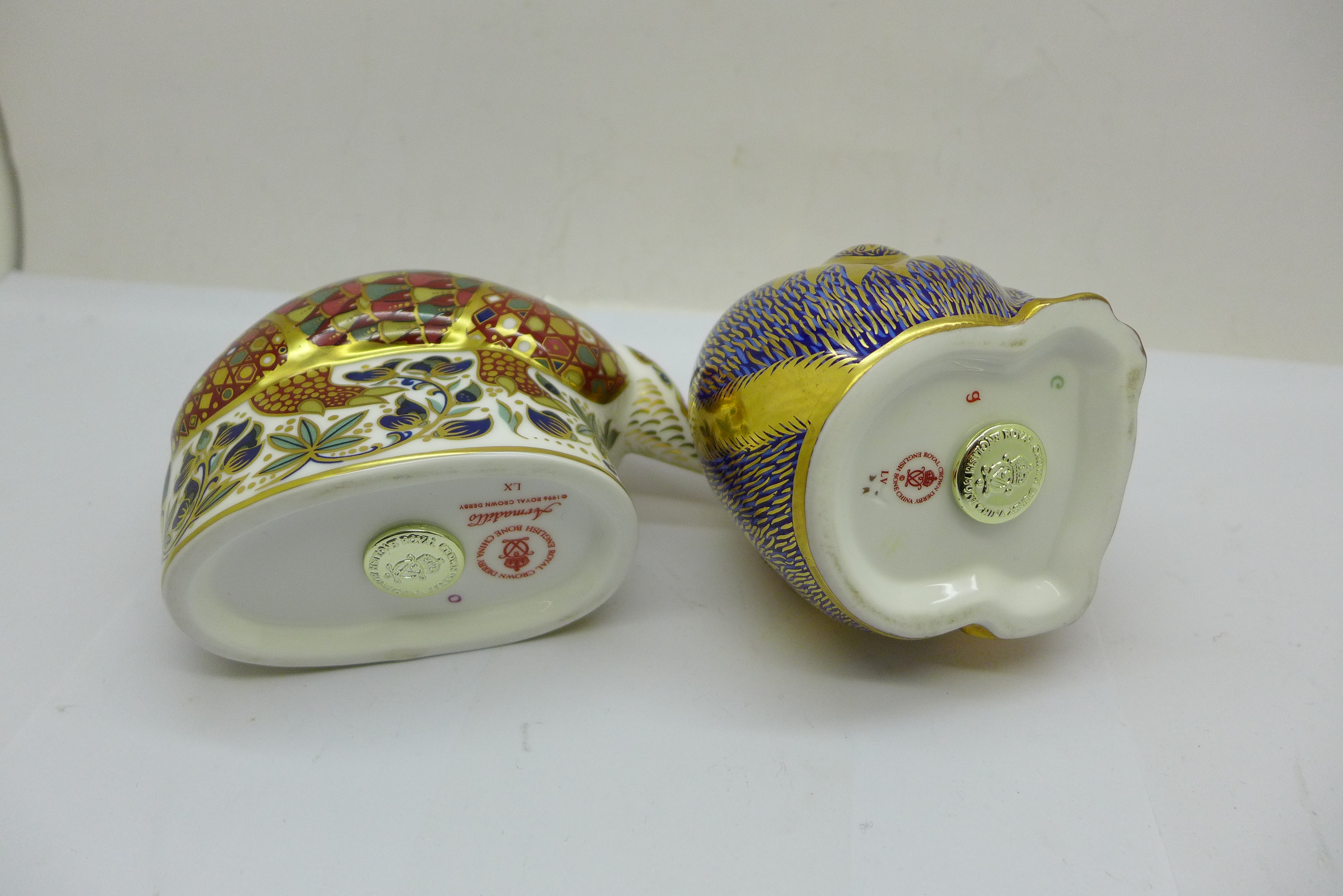 Two Royal Crown Derby paperweights - Monkey and Baby, launched in 1992 (the Chinese Year of the - Bild 3 aus 3