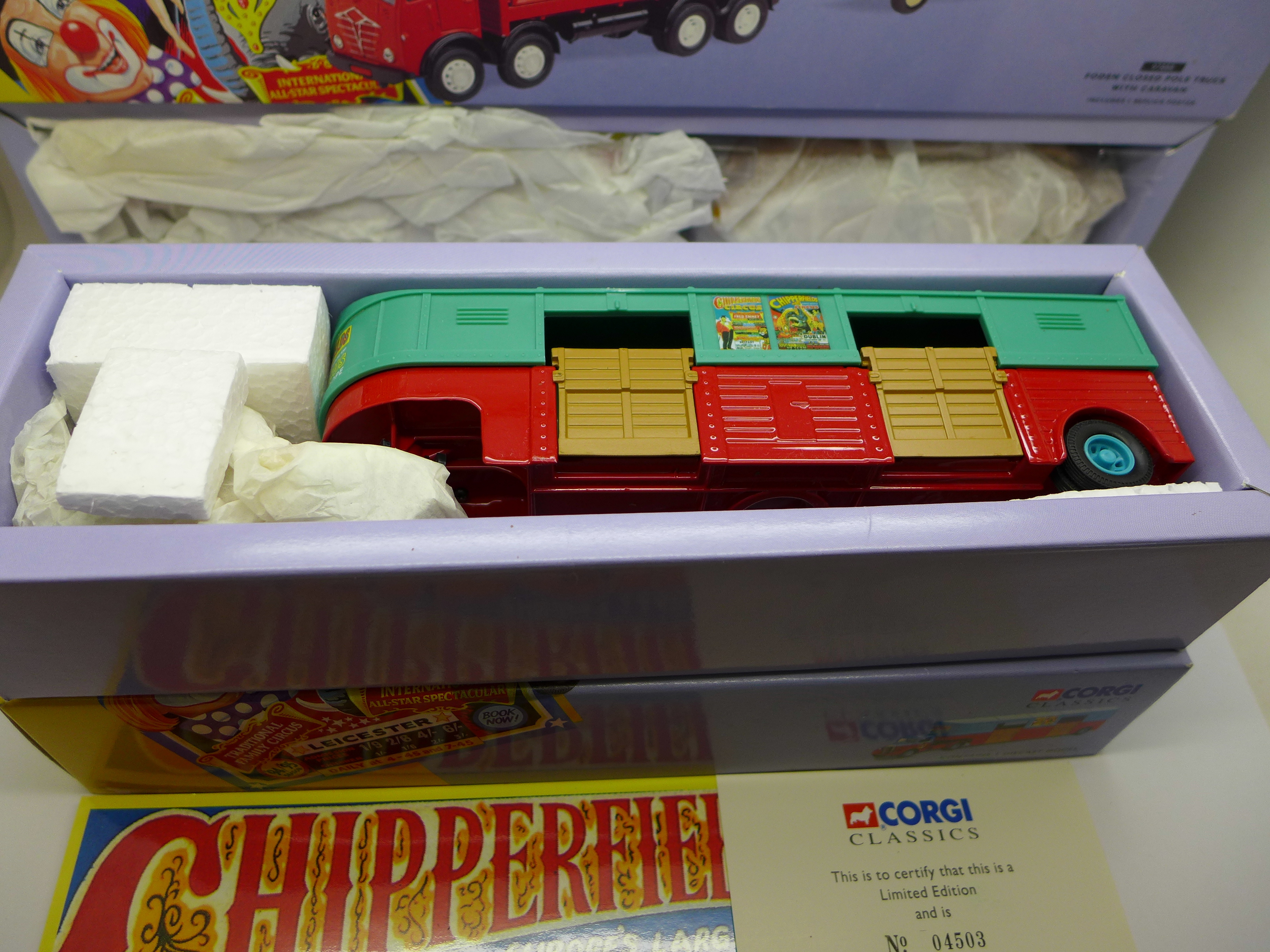 A Corgi Classics Chipperfields Circus Foden Closed Pole Truck with Caravan and Bedford O Articulated - Image 4 of 6