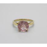 A 9ct gold, rutilated pink quartz ring, 2.2g, O