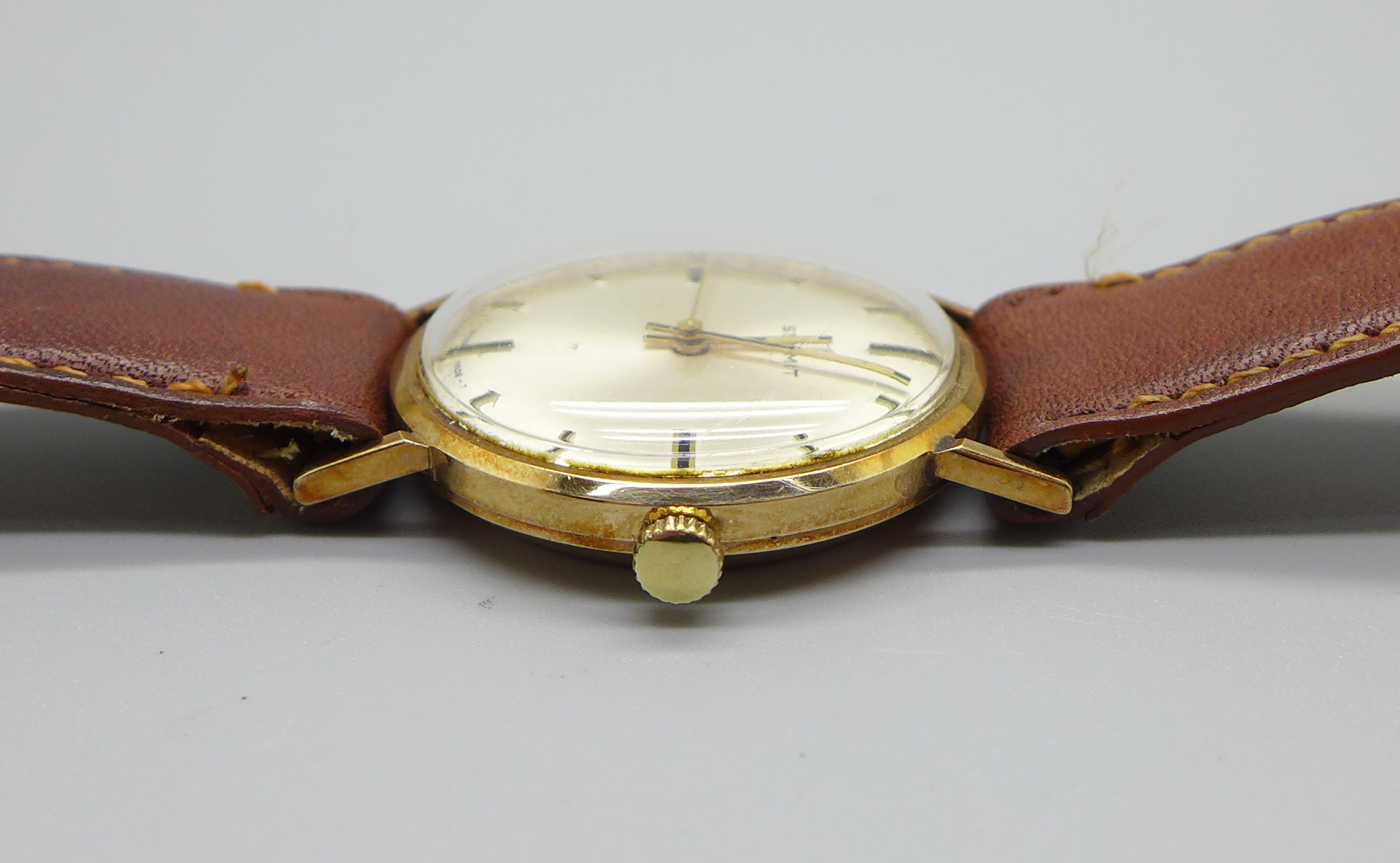 A gentleman's 9ct gold Summit wristwatch, the case back bears faint Barton Transport inscription - Image 3 of 14