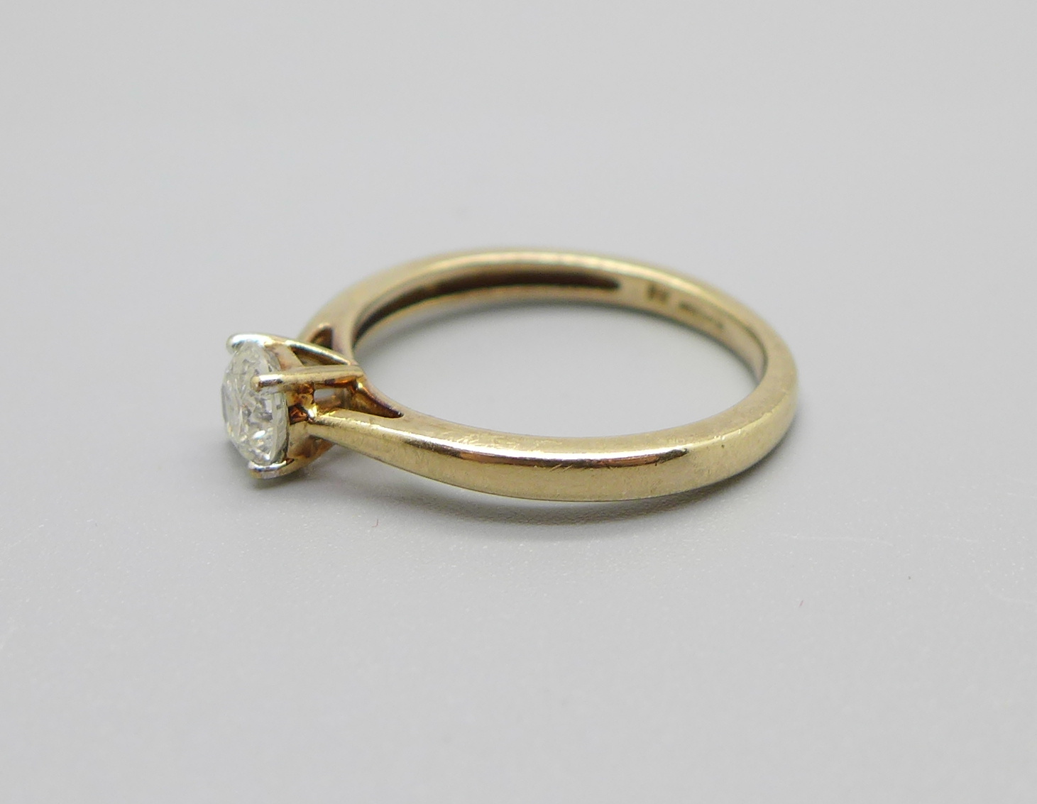 A 9ct gold and diamond solitaire ring, 2g, L - Image 4 of 6