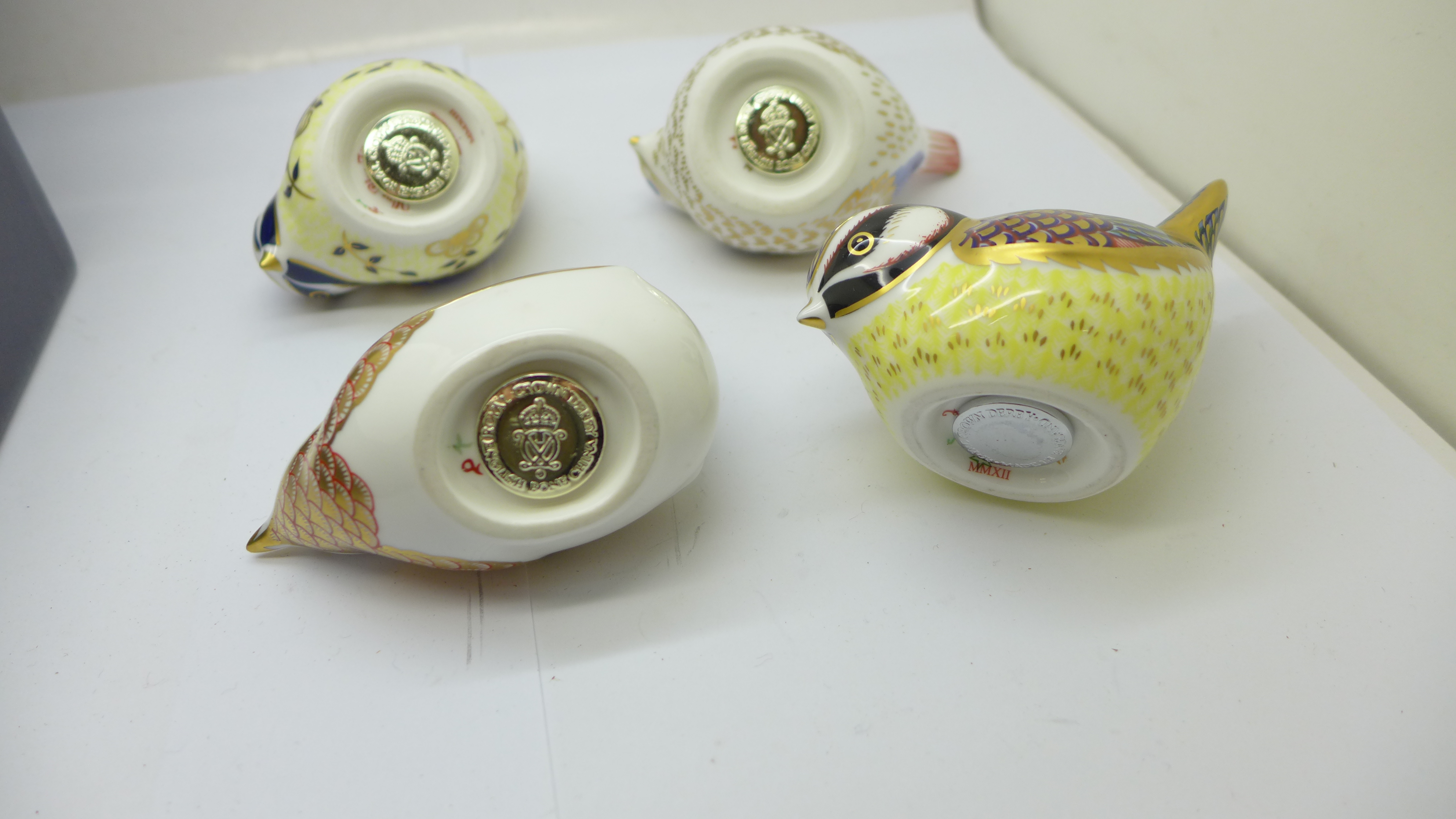 Five Royal Crown Derby paperweights - Goldcrest with gold stopper, Wren with gold stopper, Blue - Image 12 of 14