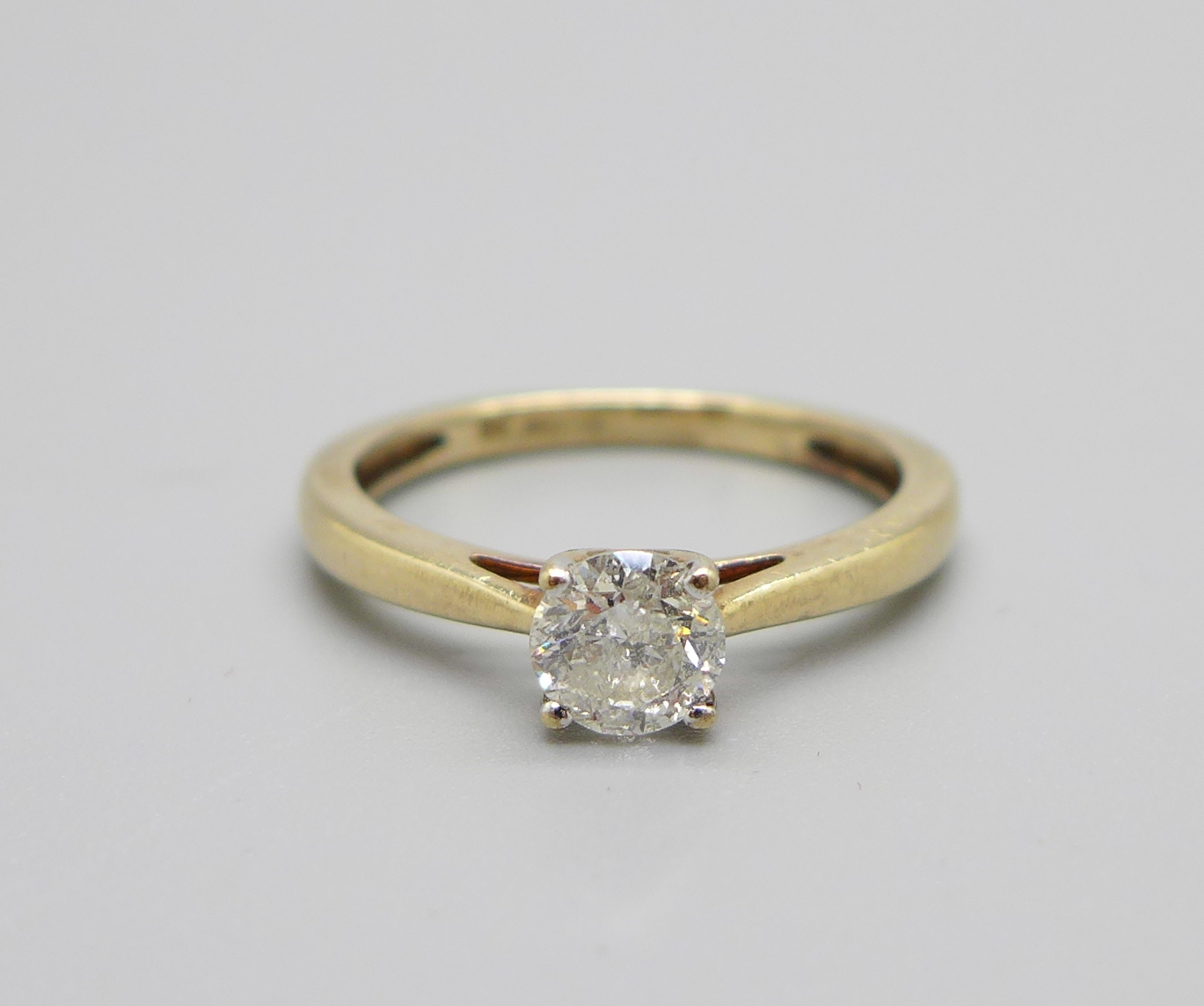 A 9ct gold and diamond solitaire ring, 2g, L - Image 2 of 6