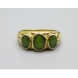 A 9ct gold, green stone trilogy ring, 4.2g, O