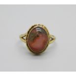 A 9ct gold moss agate cabochon ring, 2.5g, L