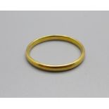 A 22ct gold ring, 2.5g, P