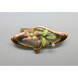 A 9ct gold Art Nouveau brooch, enamel a/f, 2.5g