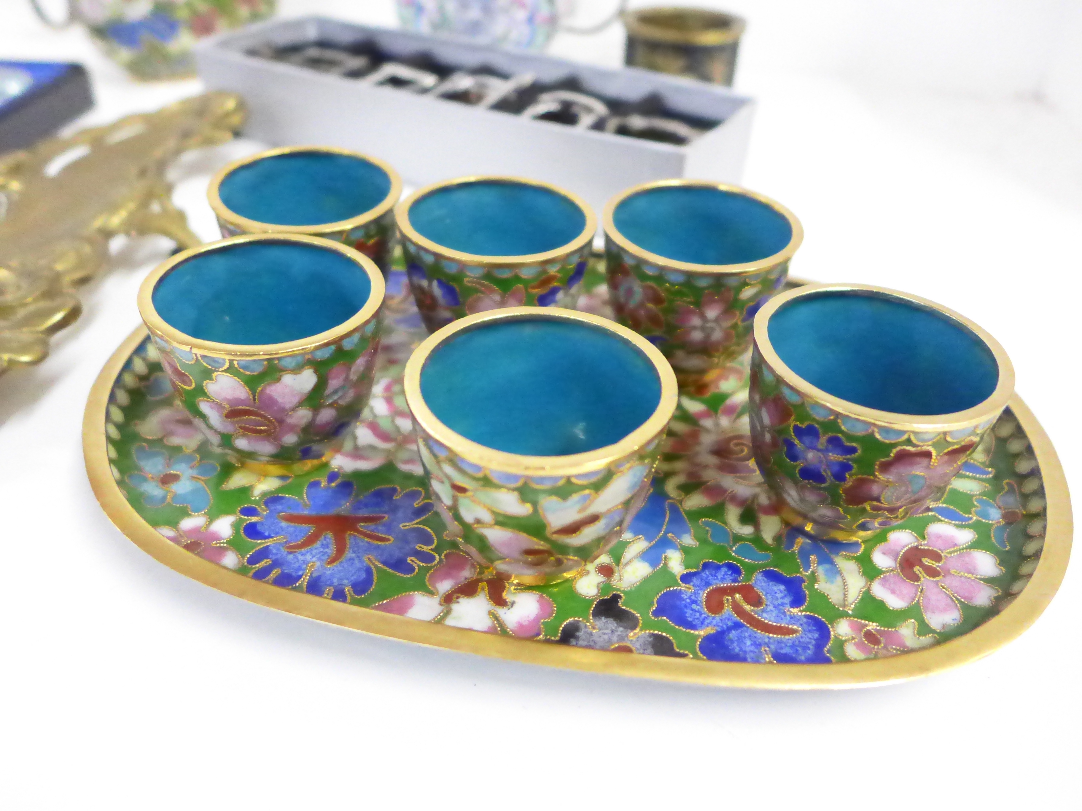 A small cloisonné enamel coffee service, a small enamel teapot, an Art Nouveau style inkwell and pen - Bild 5 aus 8