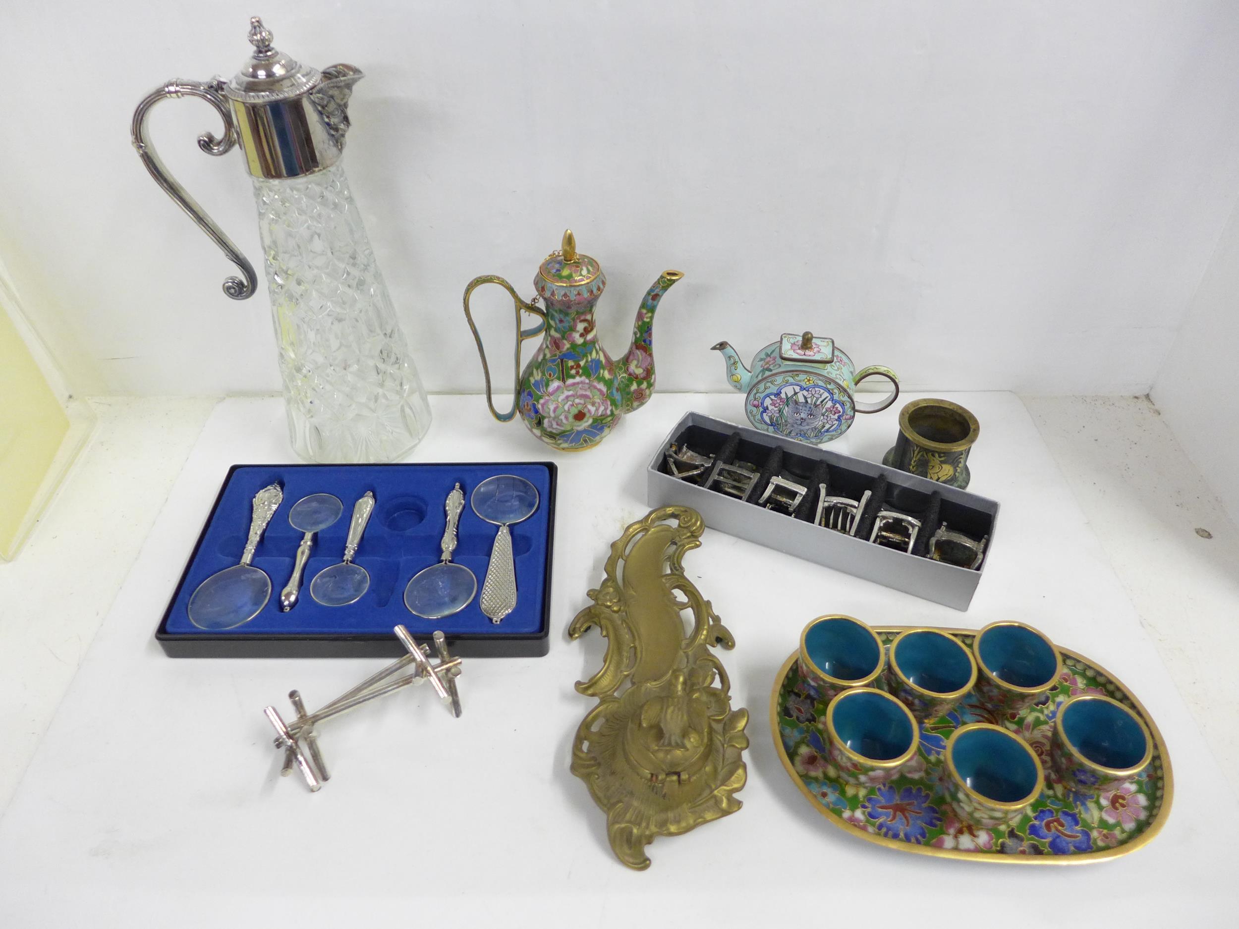 A small cloisonné enamel coffee service, a small enamel teapot, an Art Nouveau style inkwell and pen - Bild 2 aus 8