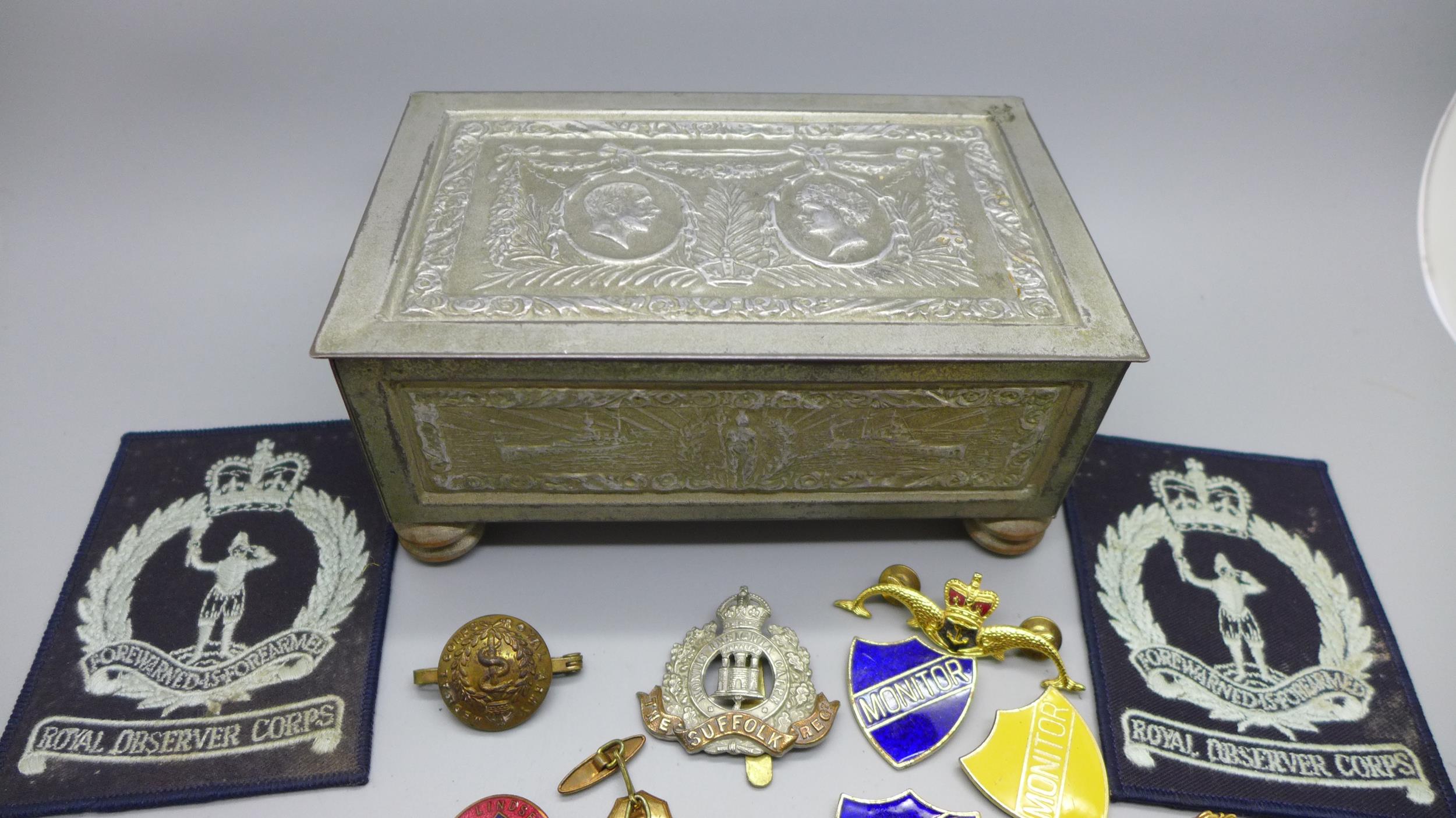 His Majesty's Christmas Broadcast to British Empire tin and assorted badges including a silver RAF - Bild 12 aus 12