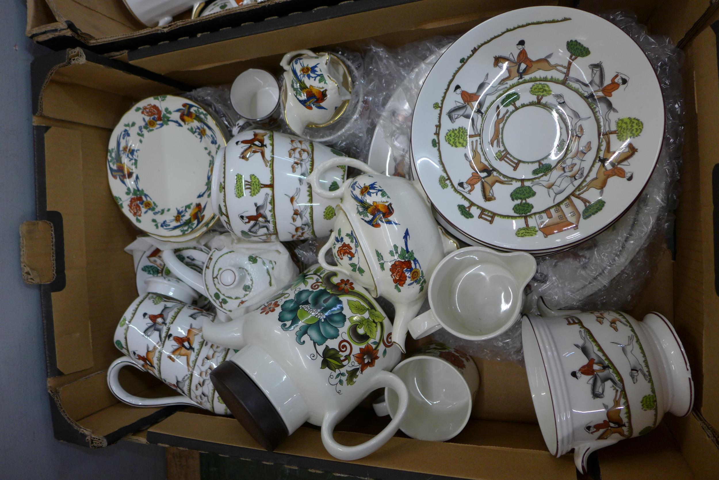 A collection of Staffordshire Hunting Scene tea and coffee ware and other china - Bild 4 aus 6