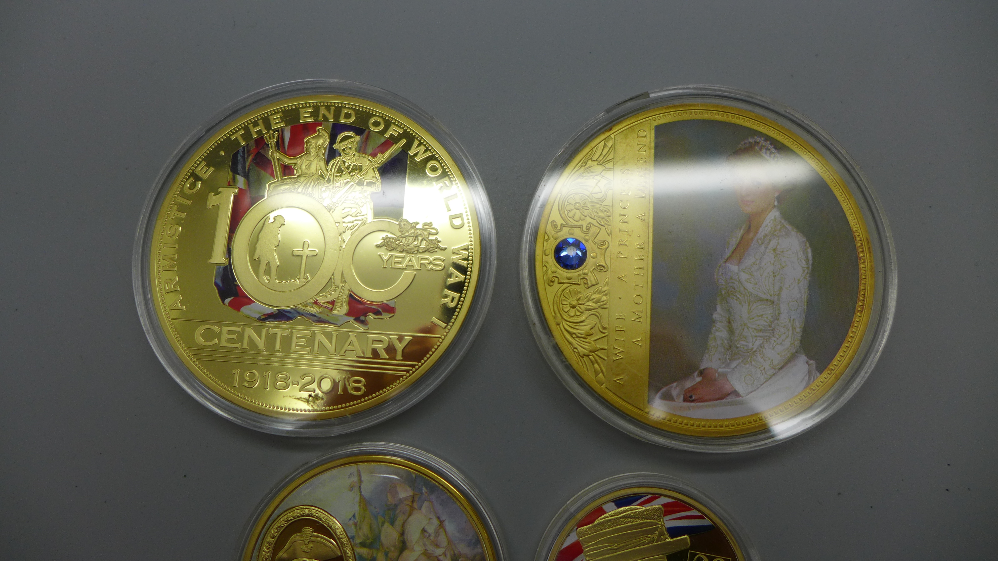 Four gold plated medallions;- portraits of Princess Diana, 7cm diameter, a WWI Centenary 1914- - Bild 3 aus 8