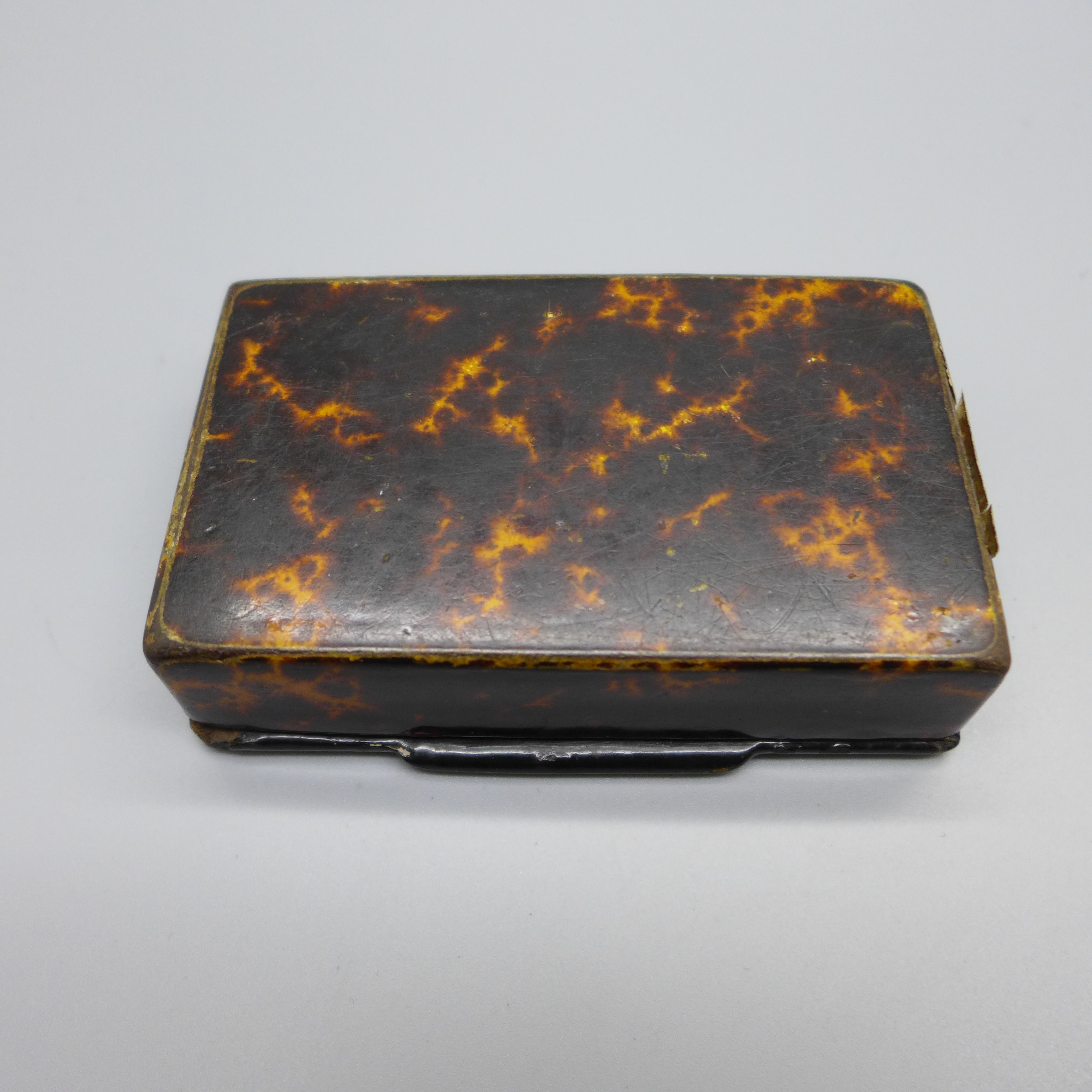 A 19th Century papier-mache and faux tortoiseshell snuff box - Bild 5 aus 10