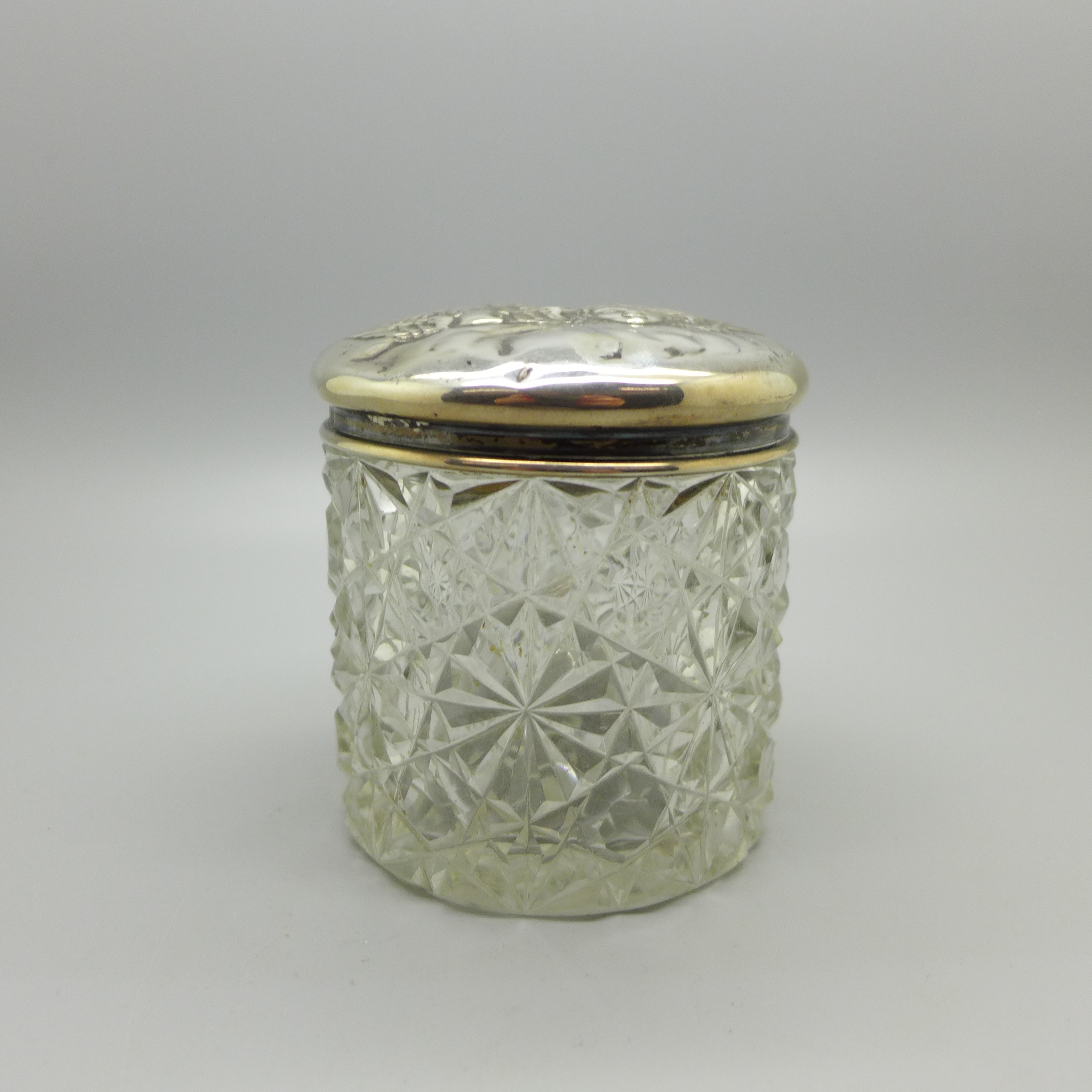 A silver topped cut glass jar decorated with Reynolds angels, Birmingham 1904 - Bild 3 aus 5