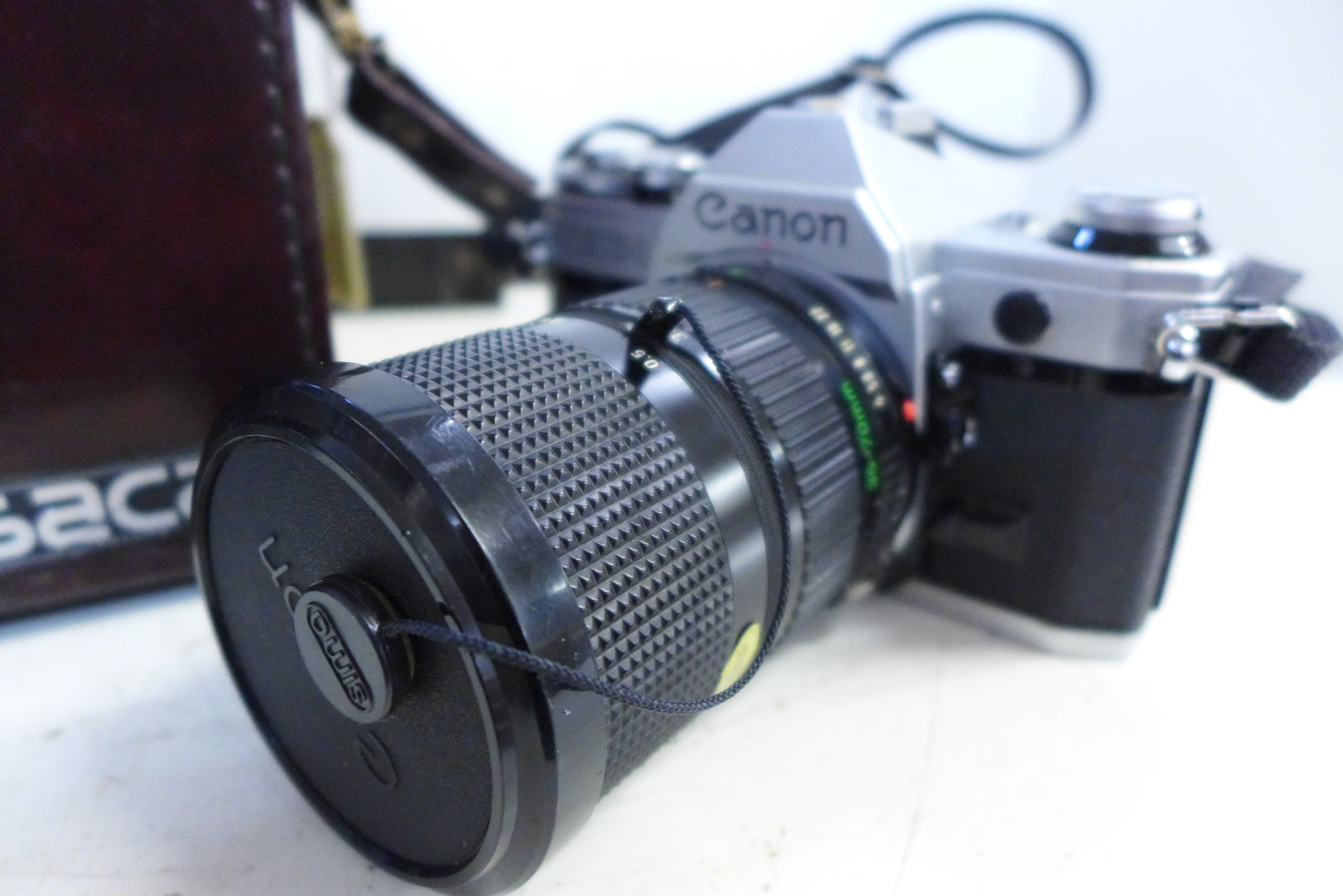 A Canon AE-1 camera with box and accessories including lenses, filters, etc. - Bild 2 aus 5