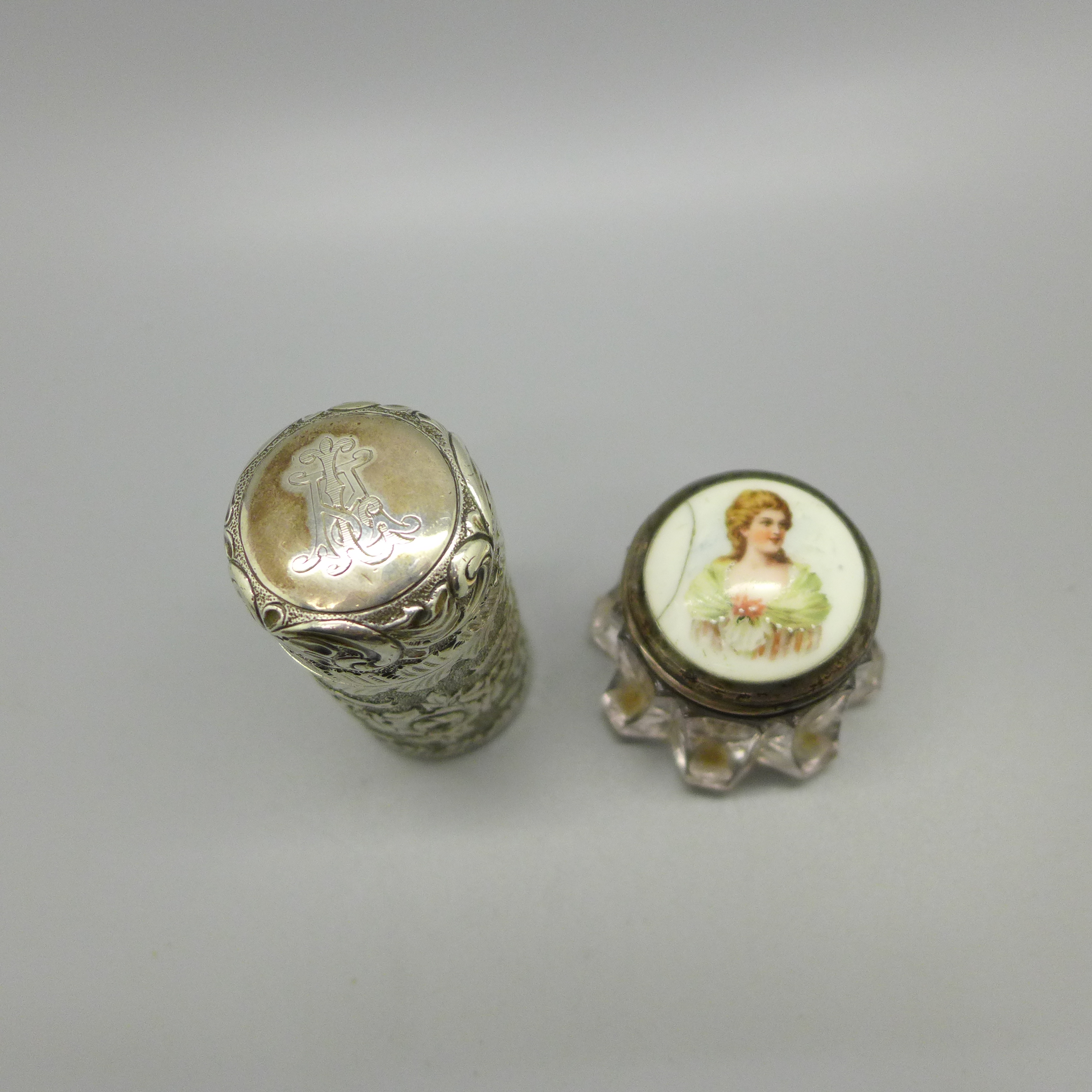 A Victorian silver perfume bottle with gilt interior and inner stopper, Birmingham 1898, Horton & - Bild 2 aus 6