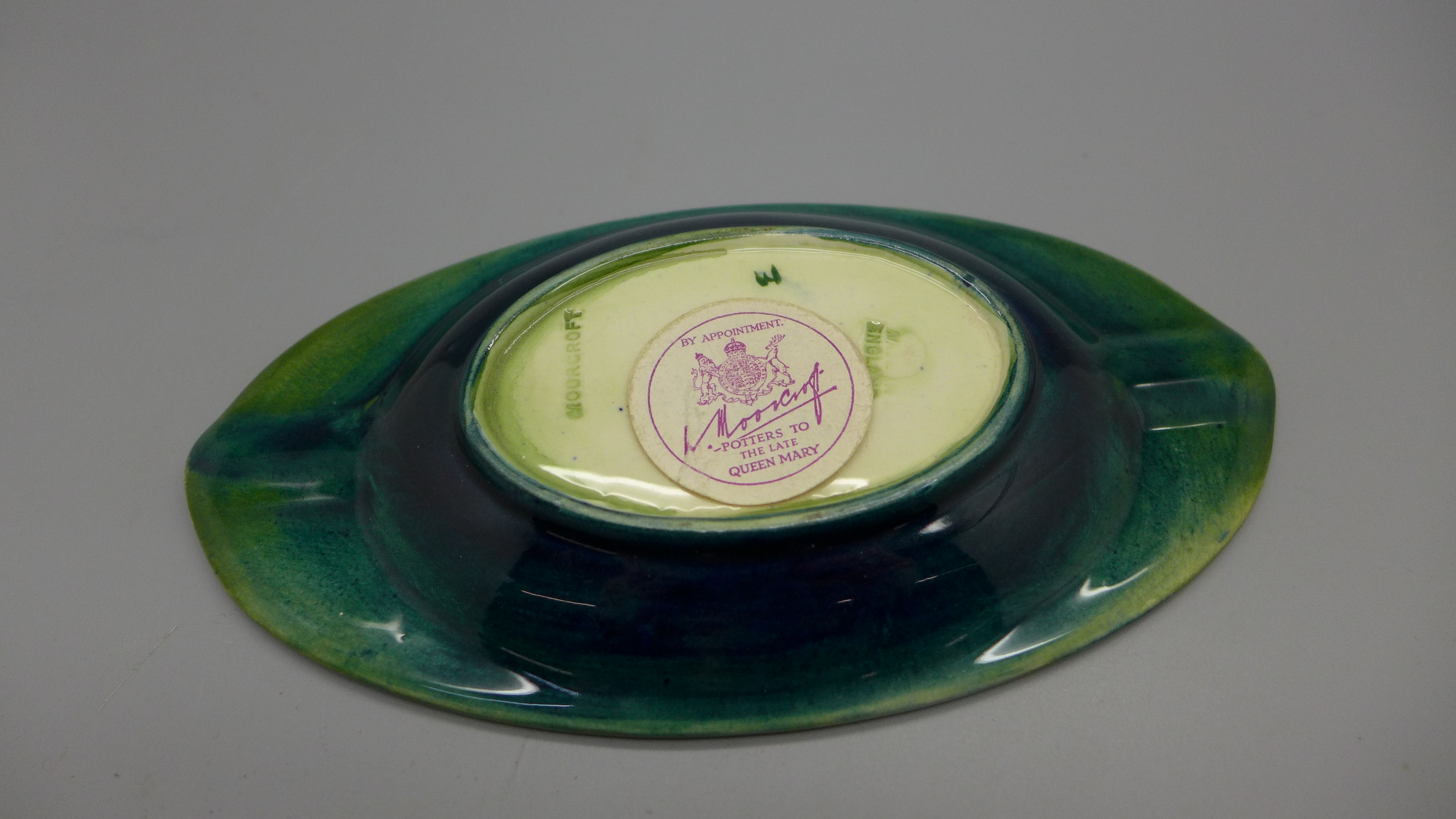 A Moorcroft ashtray - Image 2 of 3